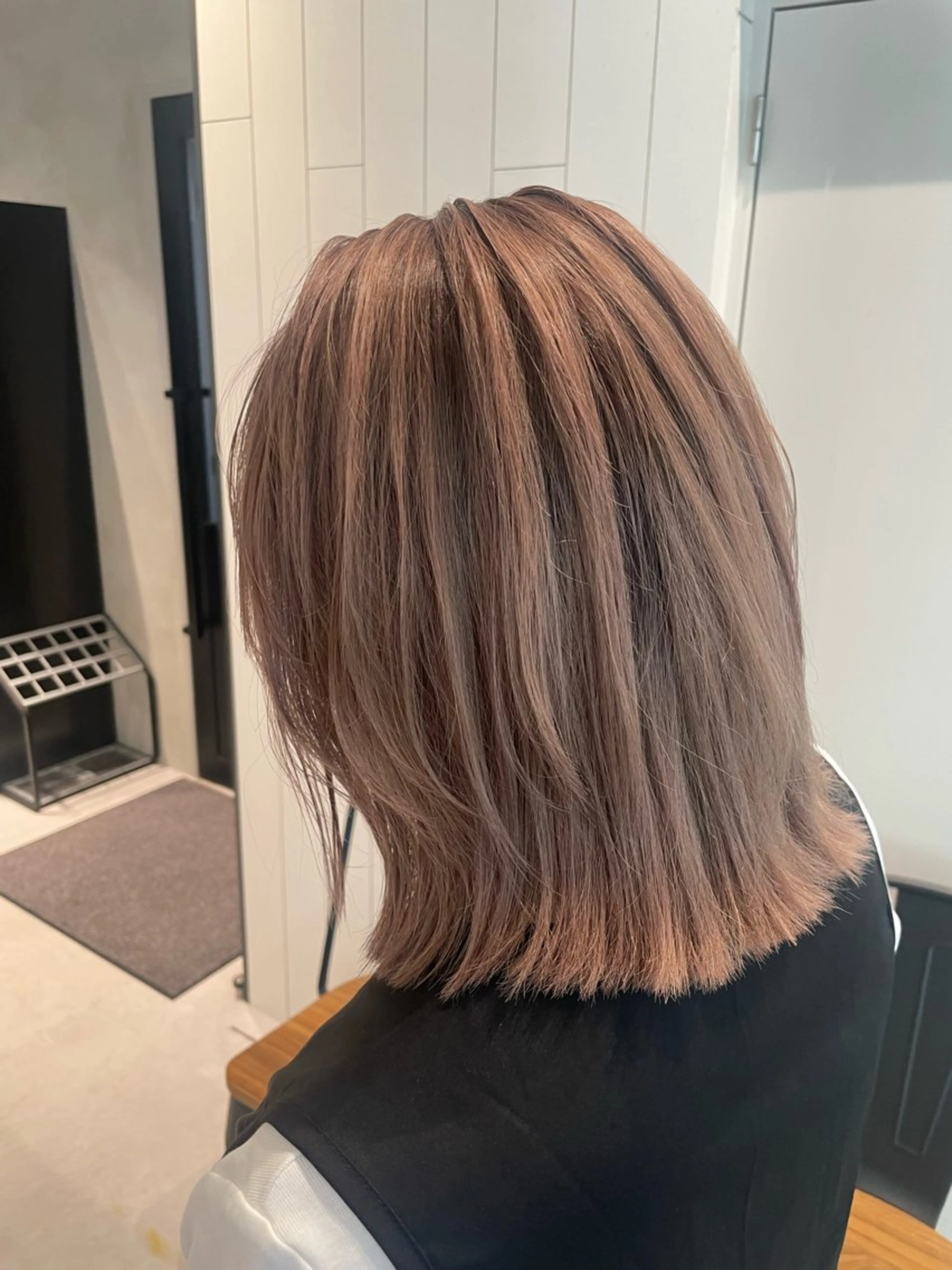 ミディアム レイヤーカット 冨岡 祐太郎✂️のヘアスタイル