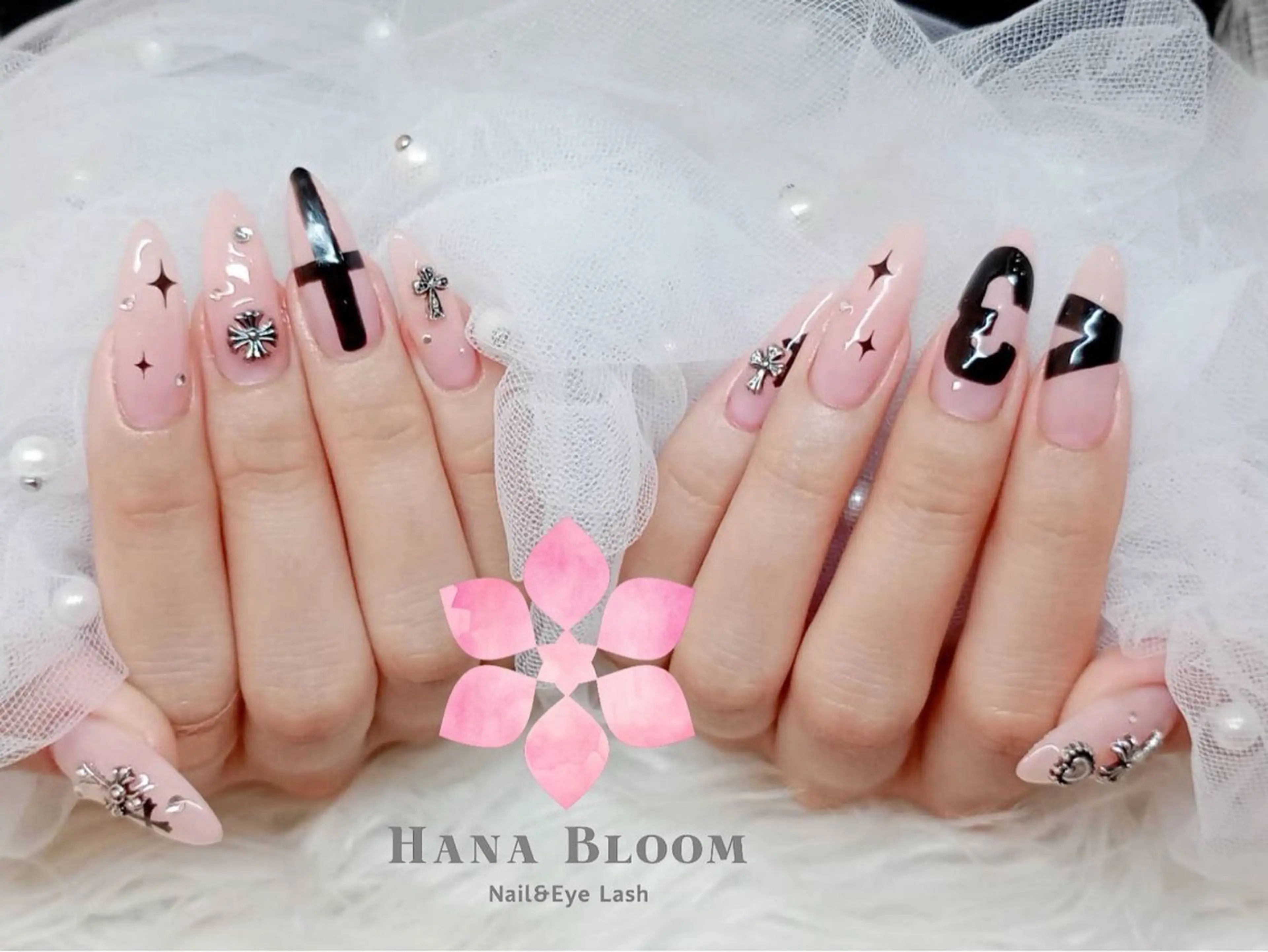 ネイル フレンチネイル ジェルネイル グラデーション ラメ(グリッター) マグネットネイル ハンドネイル ハンドケア Hana Bloom Nail Salonのネイルデザイン