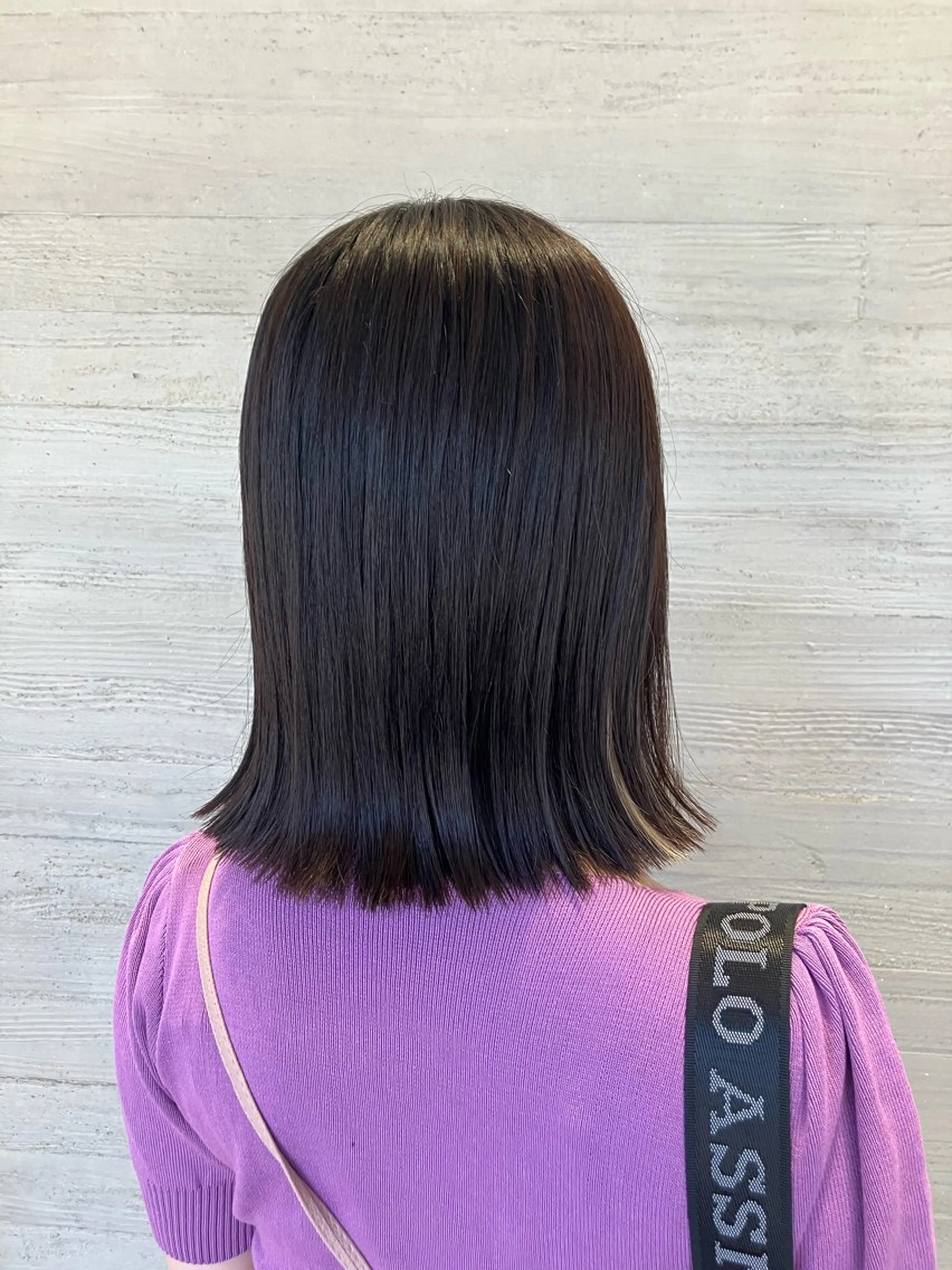 ミディアム ボブ 外ハネヘア サキ🤍ハイトーン 🩰くびれ巻きヘアのヘアスタイル