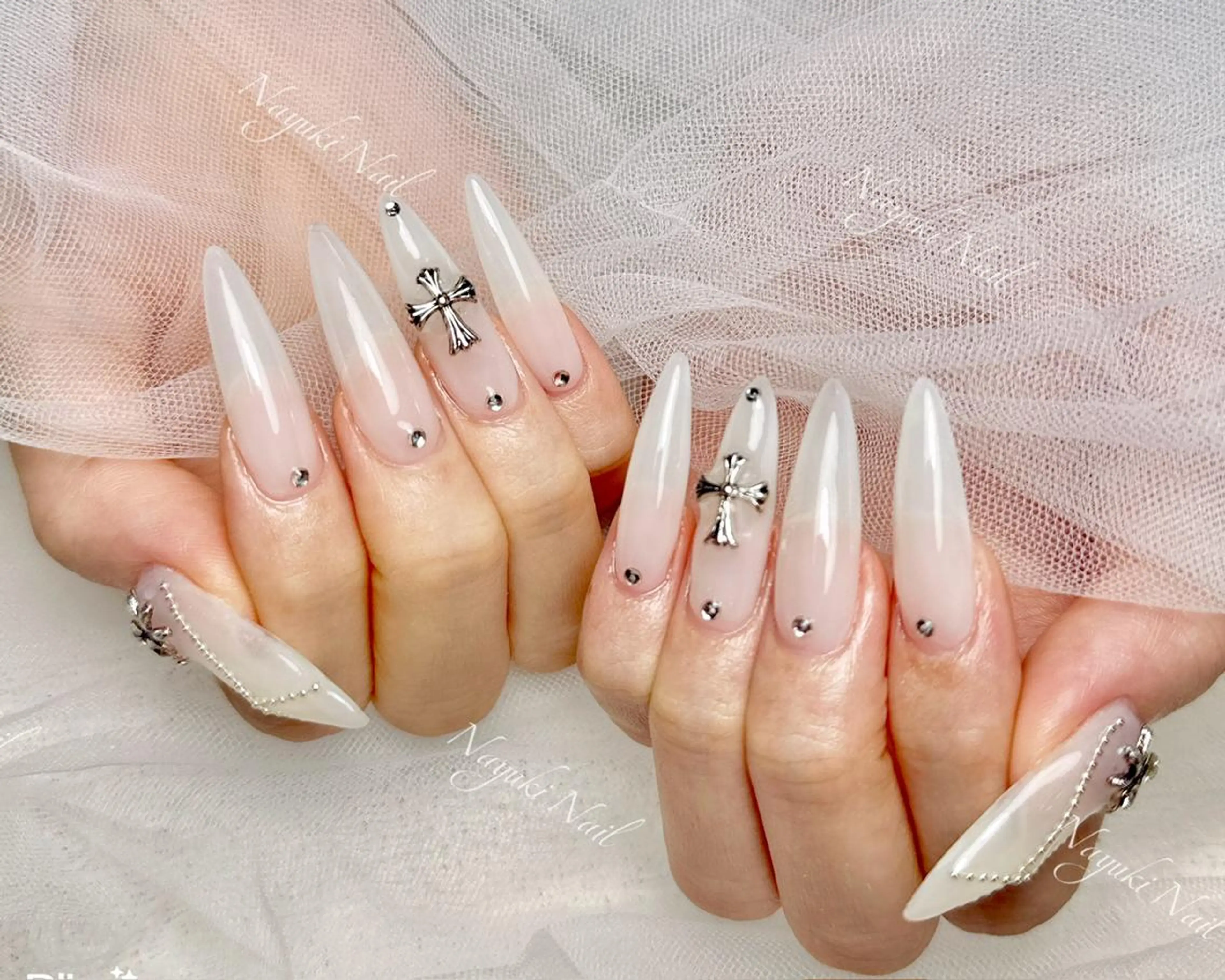 ネイル 🦋 Queenieのネイルデザイン