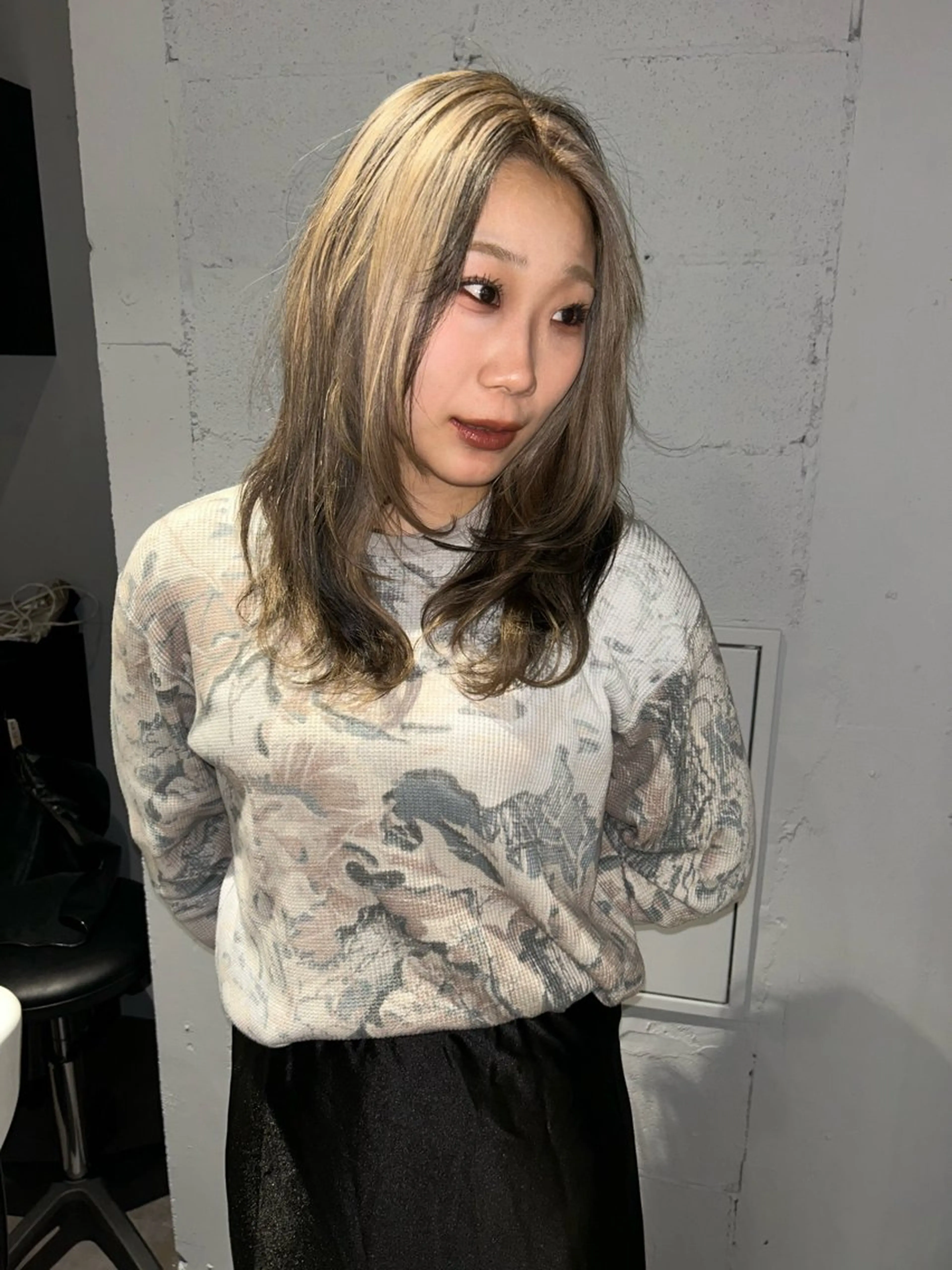 セミロング カラー アダチ ヒナタのヘアスタイル