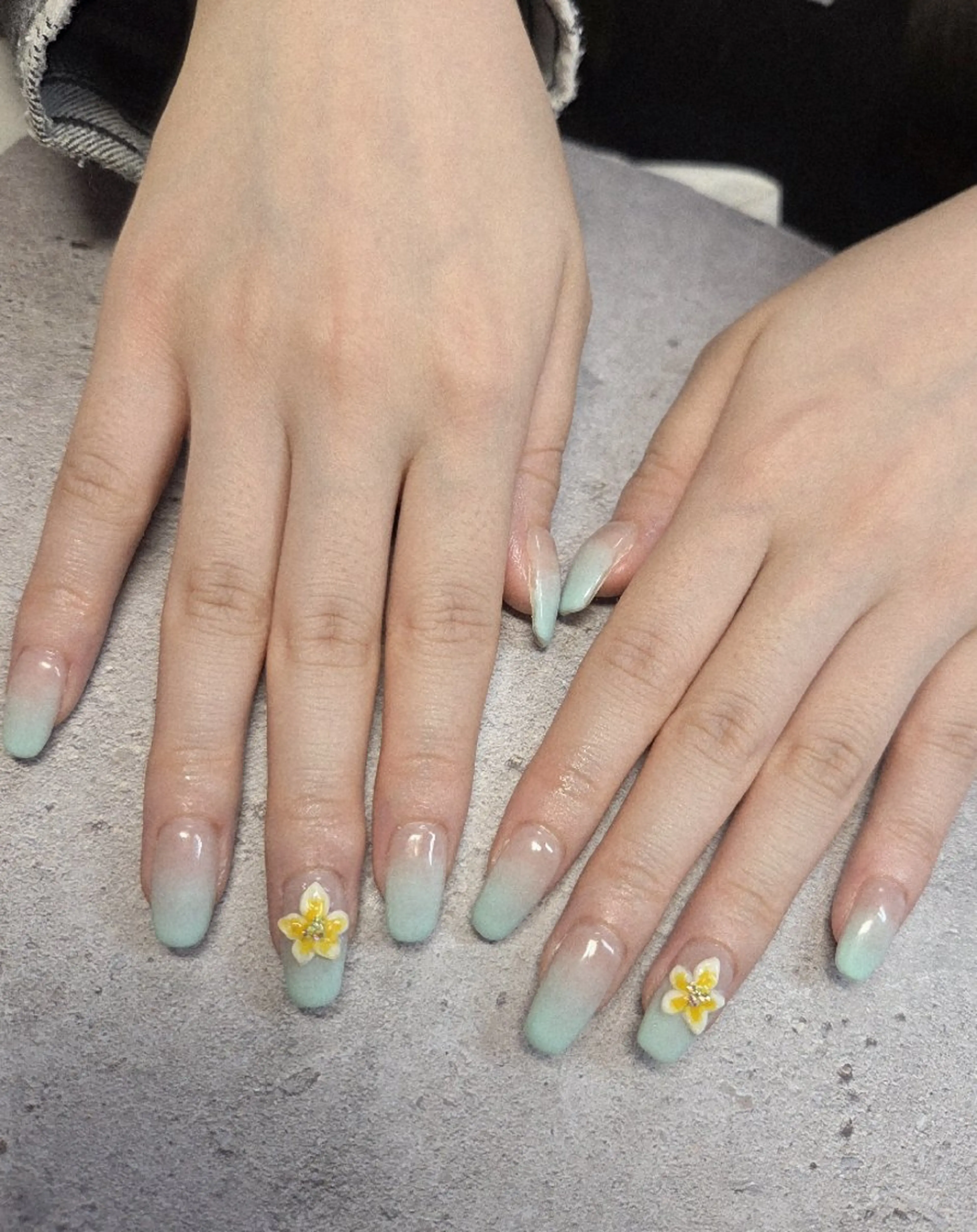 ネイル フラワーネイル ジェルネイル グラデーション 持ち込み パラジェル ハンドネイル flure de neige yukiのネイルデザイン