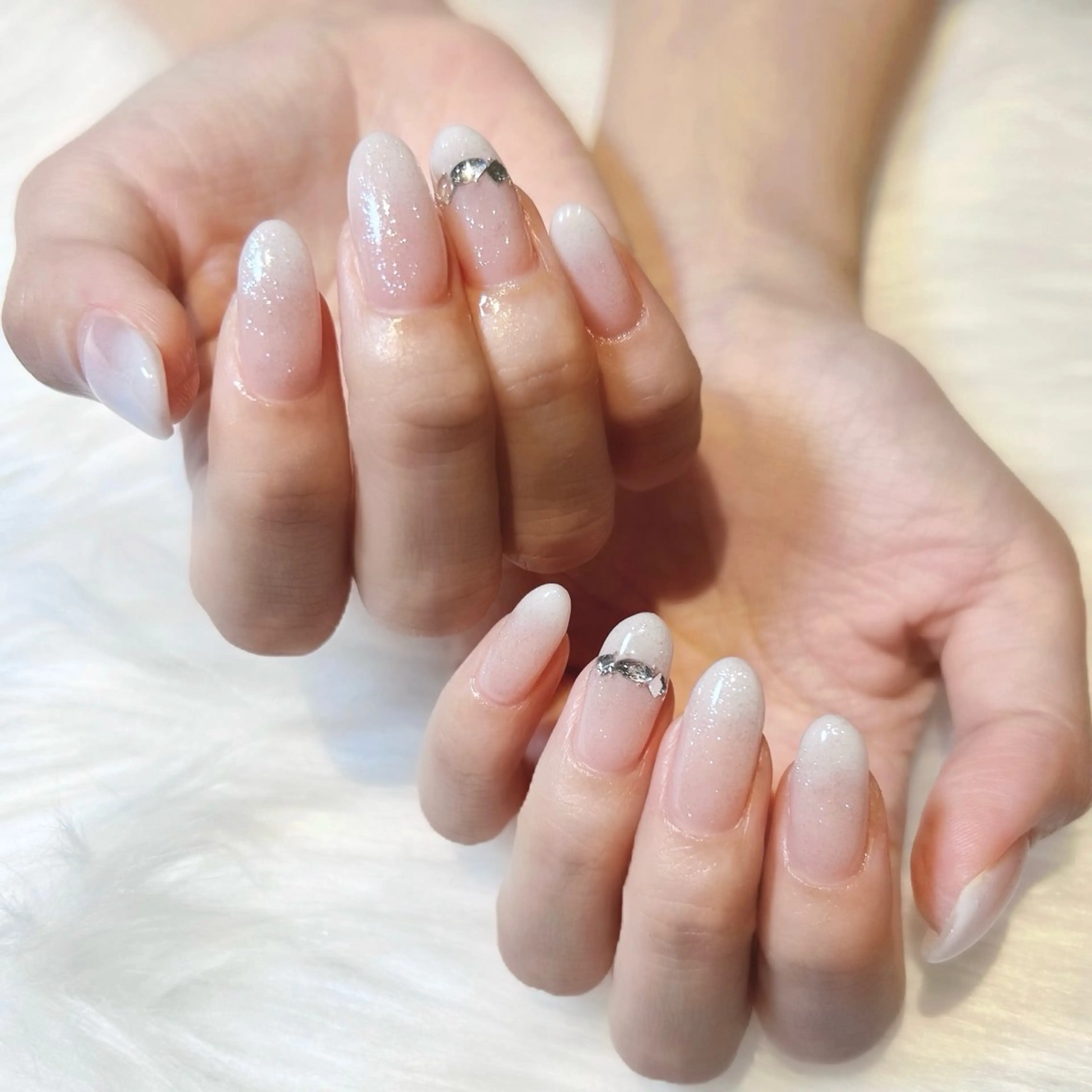 ネイル グラデーション キラキラネイル オフィスネイル ワンホンネイル ハンドネイル ぷりゅねる 心斎橋のネイルデザイン