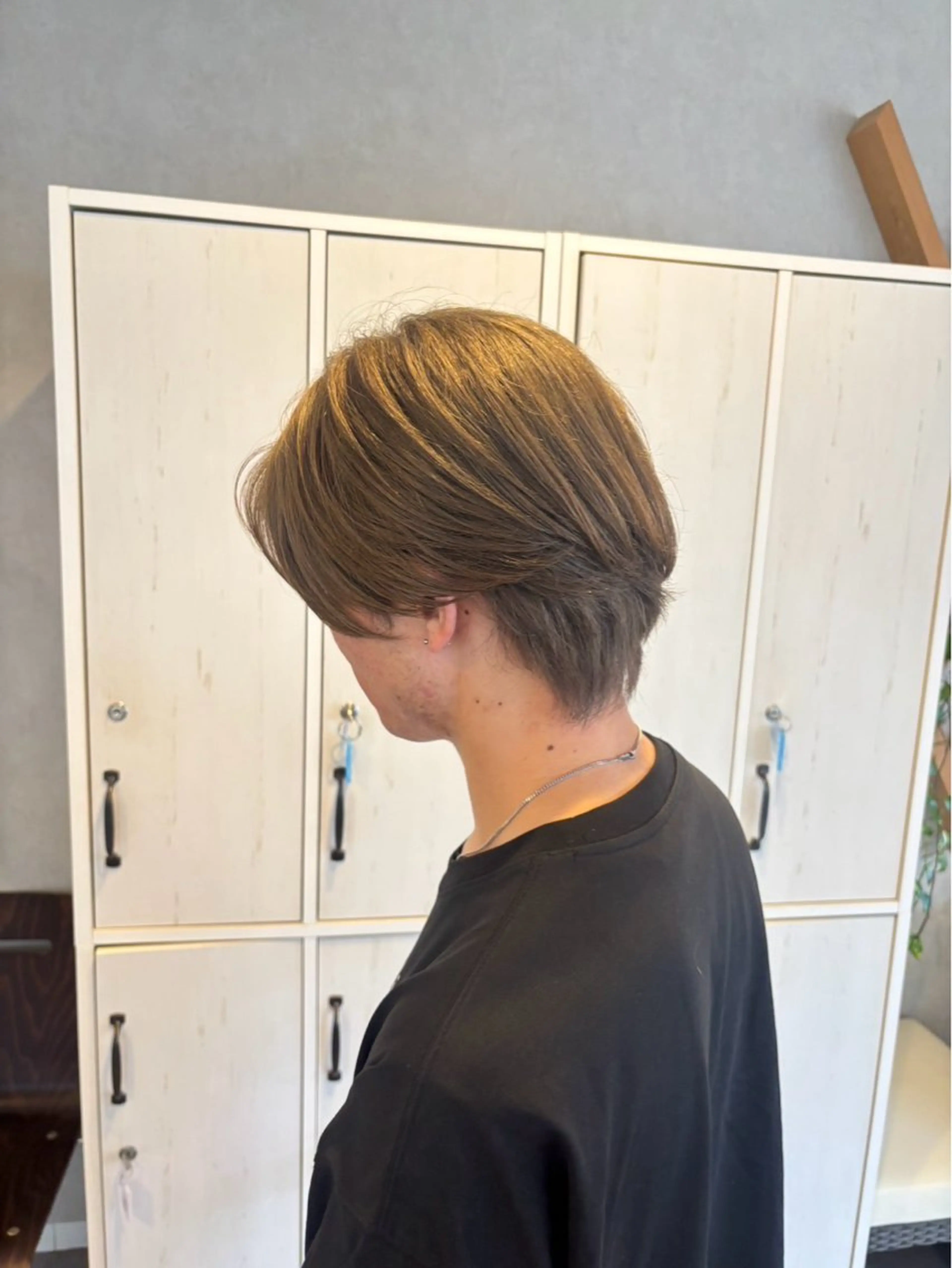 ショート カラー メンズ ベージュカラー ミルクティーベージュ ELLE&SALLY 塩田のヘアスタイル