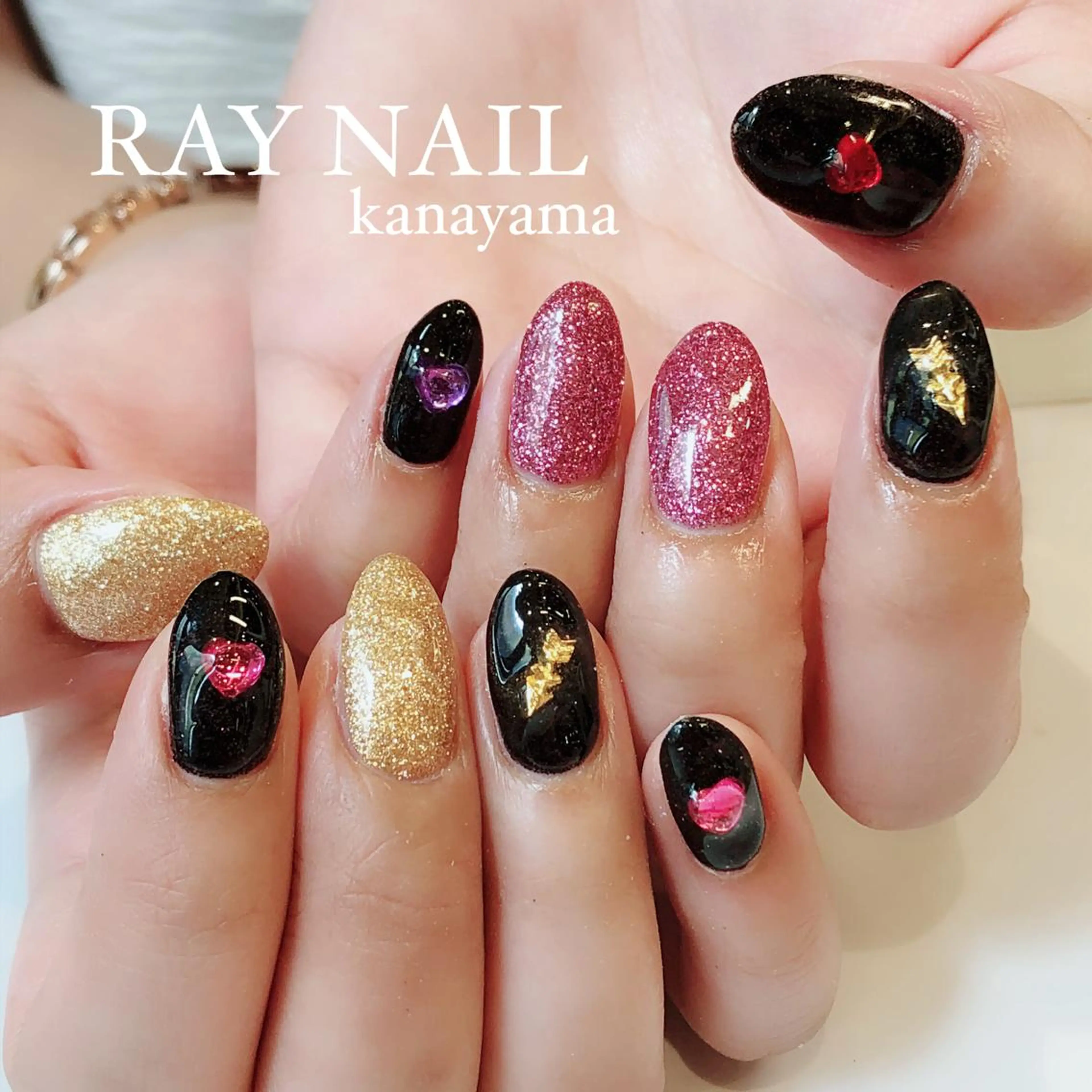 ネイル キラキラネイル ラメ(グリッター) ストーンネイル Arowa 伊田のネイルデザイン