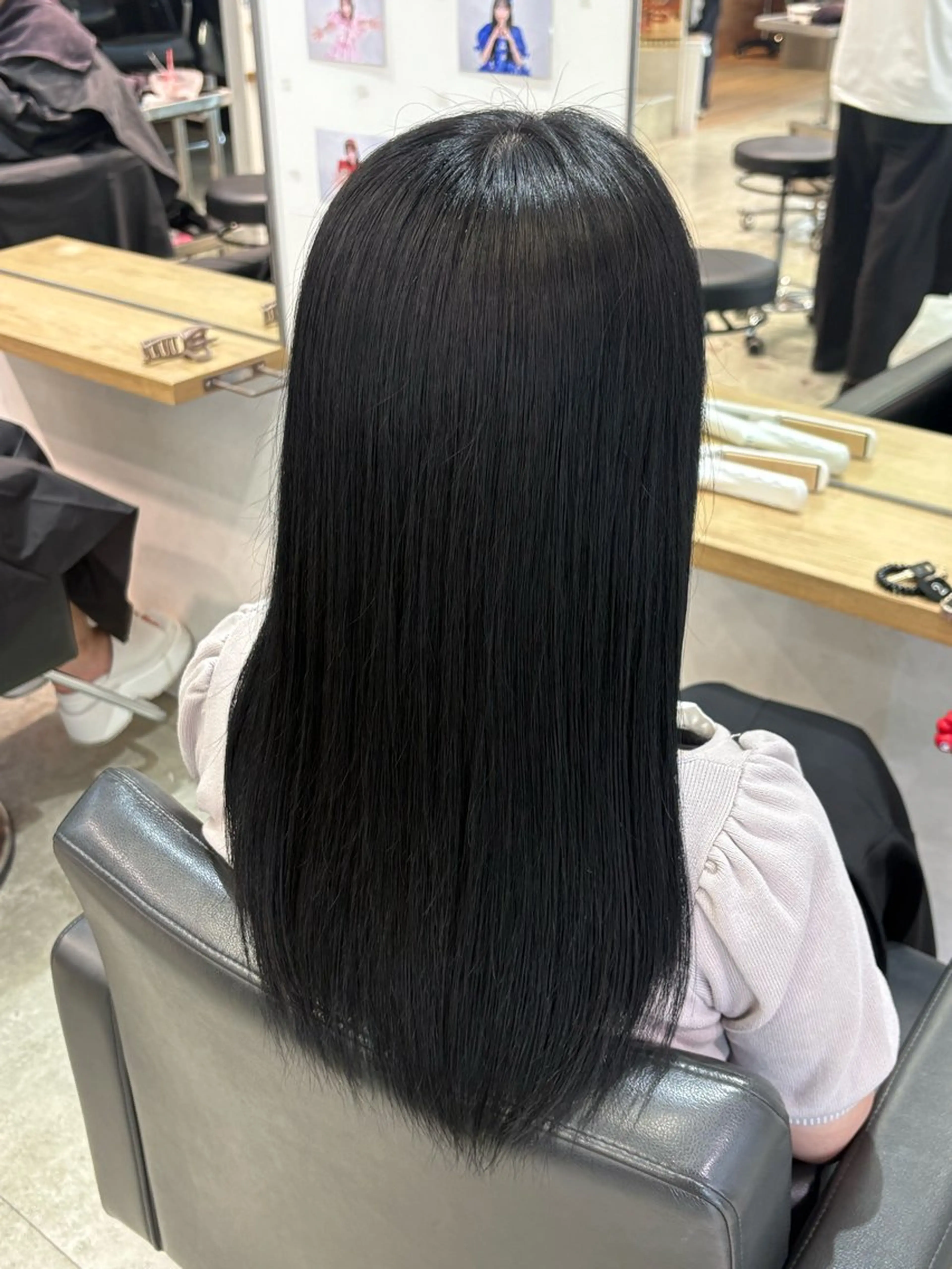 ロング カラー 黒髪 ブリーチ ブルーカラー ブルーブラック 透明感カラー ヘアカラー 推しカラー/ ミクのヘアスタイル