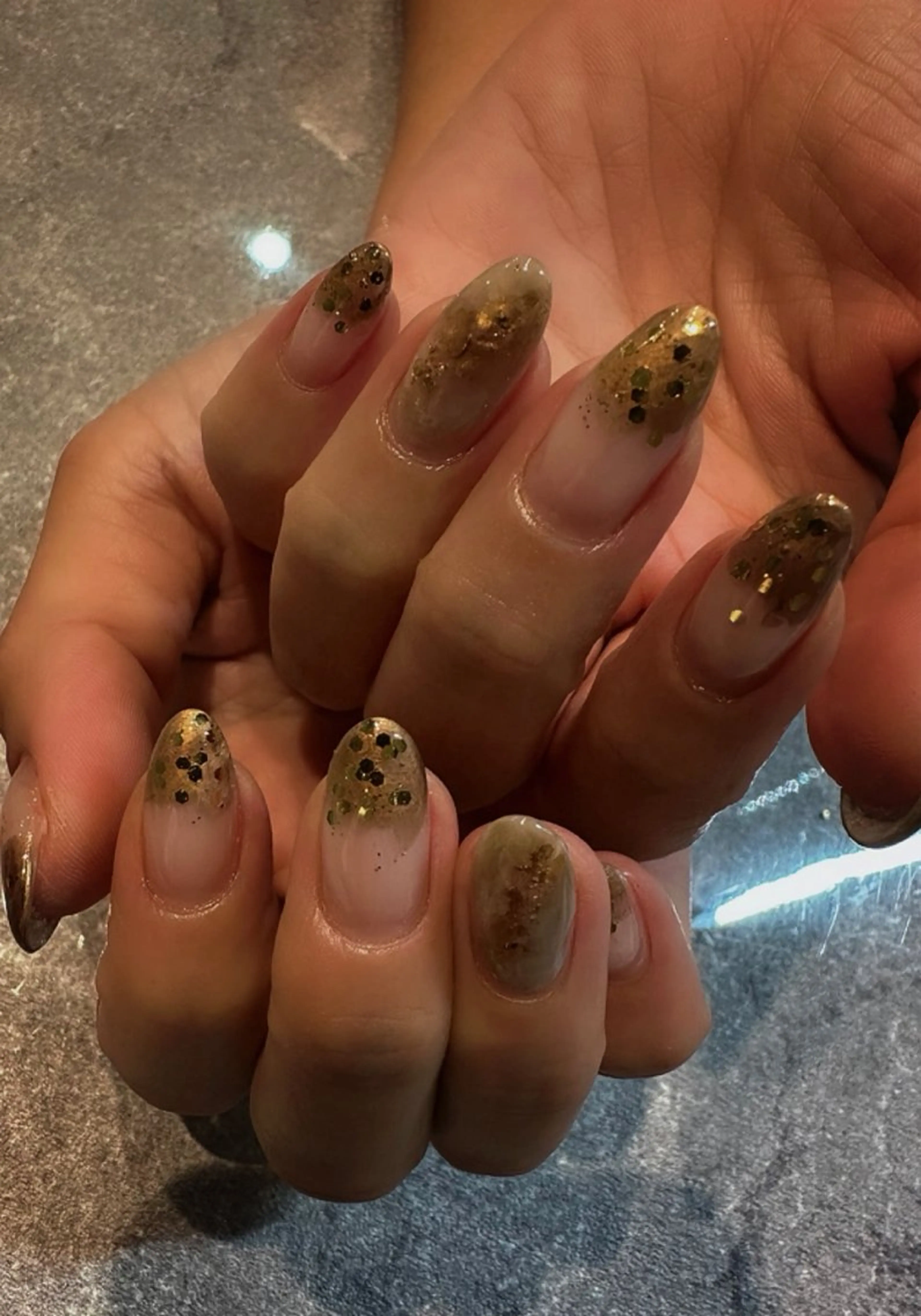 ネイル ブラウン ゴールド グリーン ホログラムネイル ラメ(グリッター) Sei ｜ cres nailのネイルデザイン