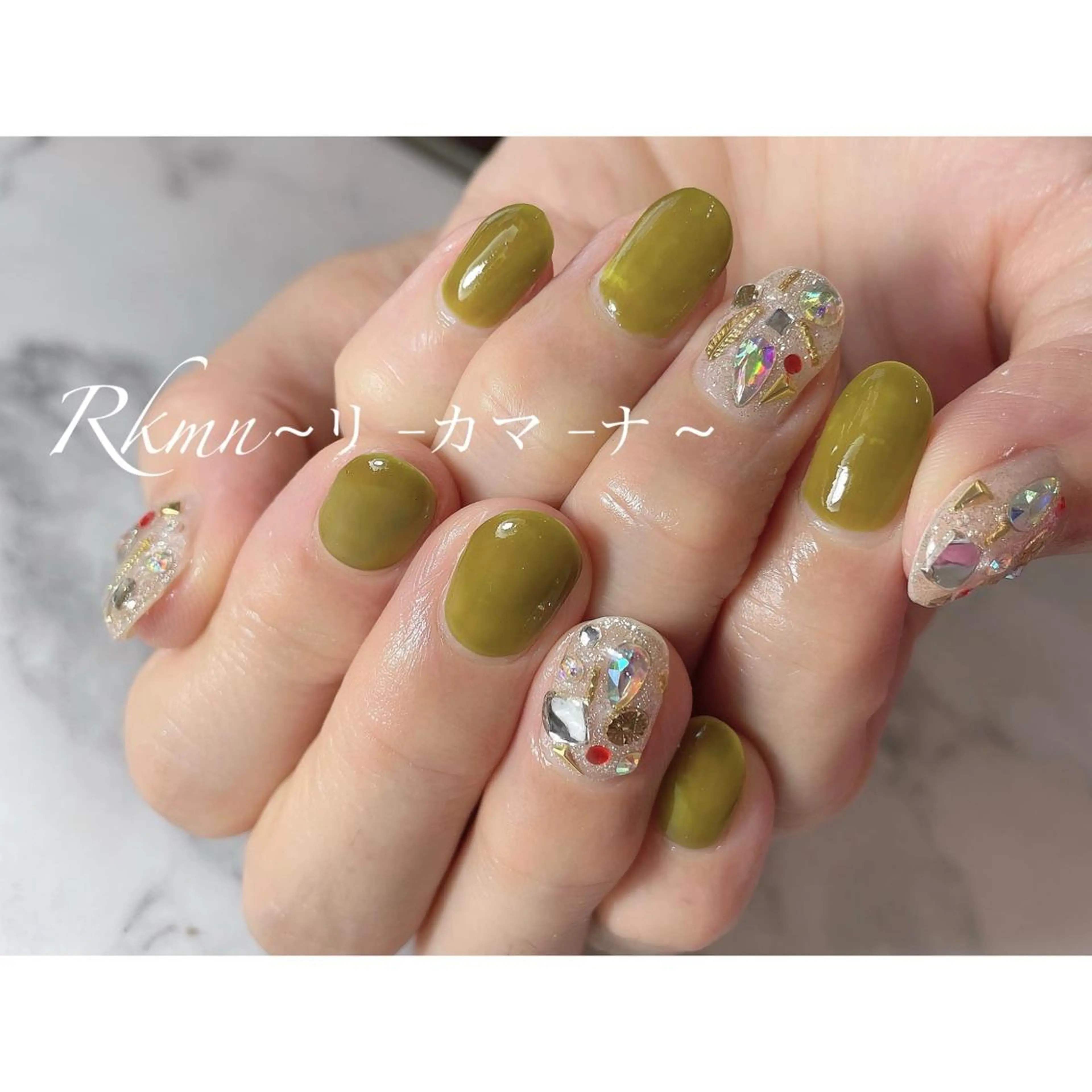 ネイル アートネイル ピスタチオネイル 春ネイル ストーンネイル ハンドネイル フットネイル ハンドケア Rkmn ~リ-カマ-ナ~のネイルデザイン