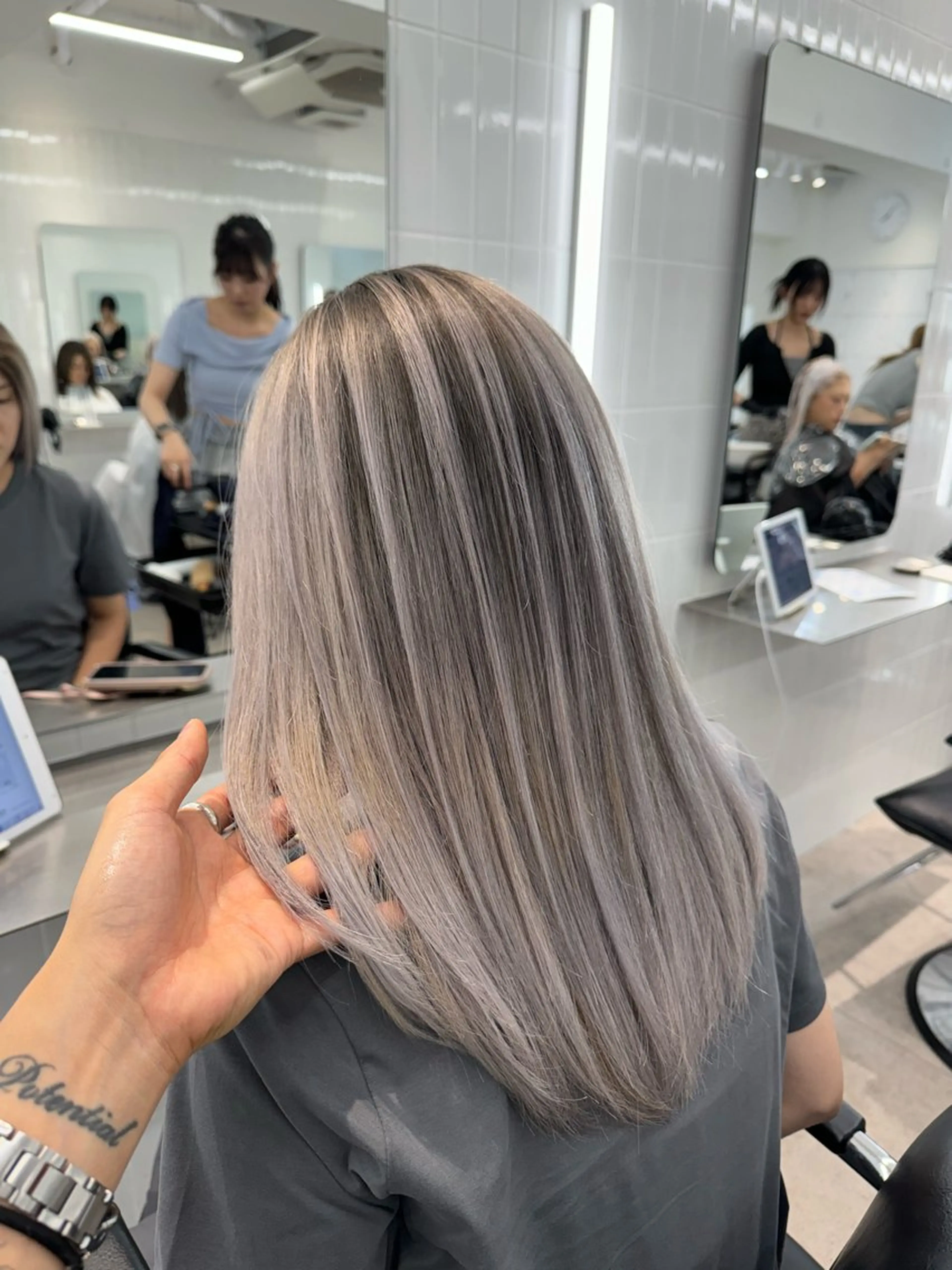 セミロング カラー 断髪刈舞所属・フェード・メッシュ ハイトーン/fumaのヘアスタイル