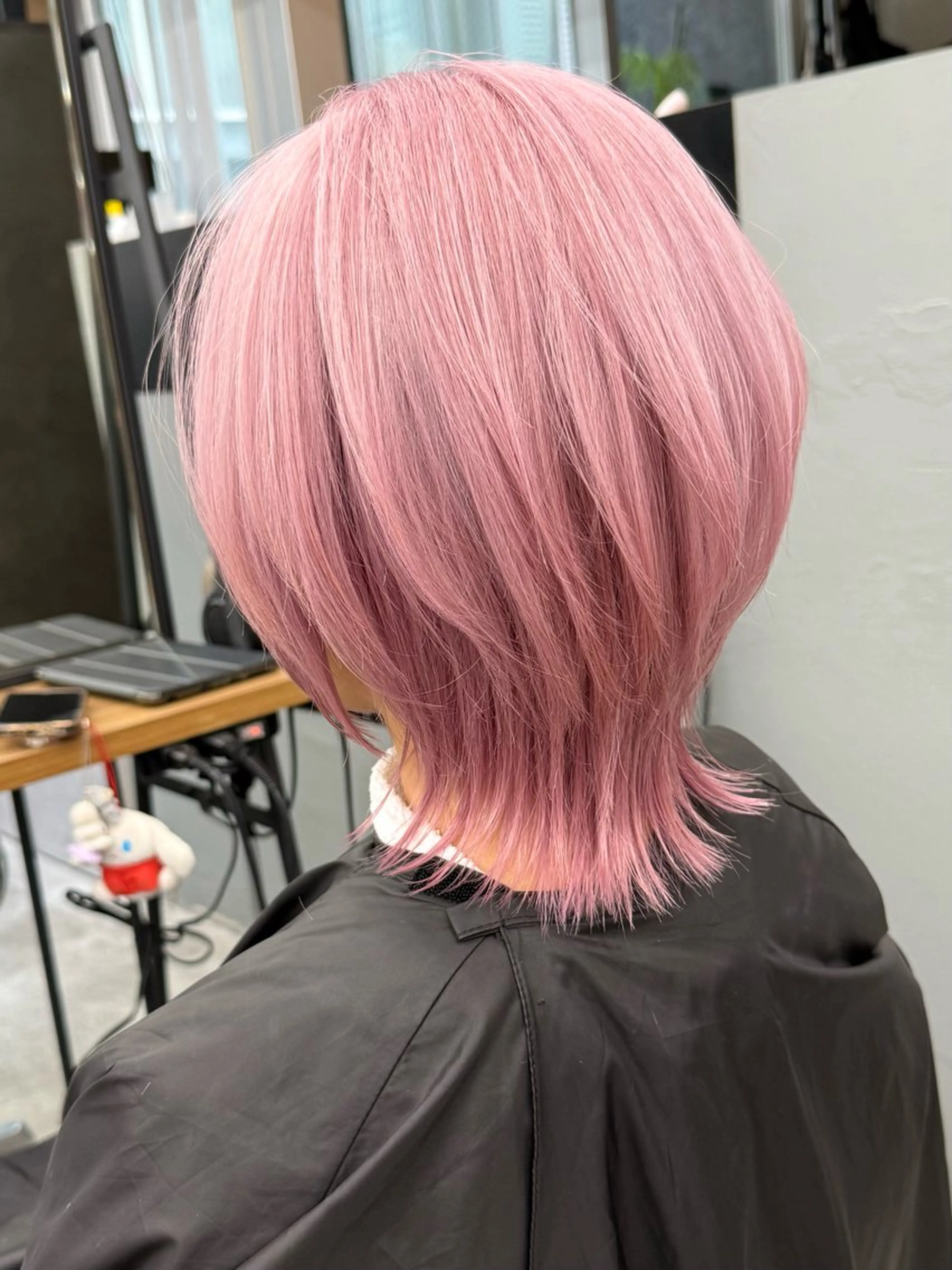 セミロング カラー イツク ⚡️ ルーツ/ハイトーンのヘアスタイル