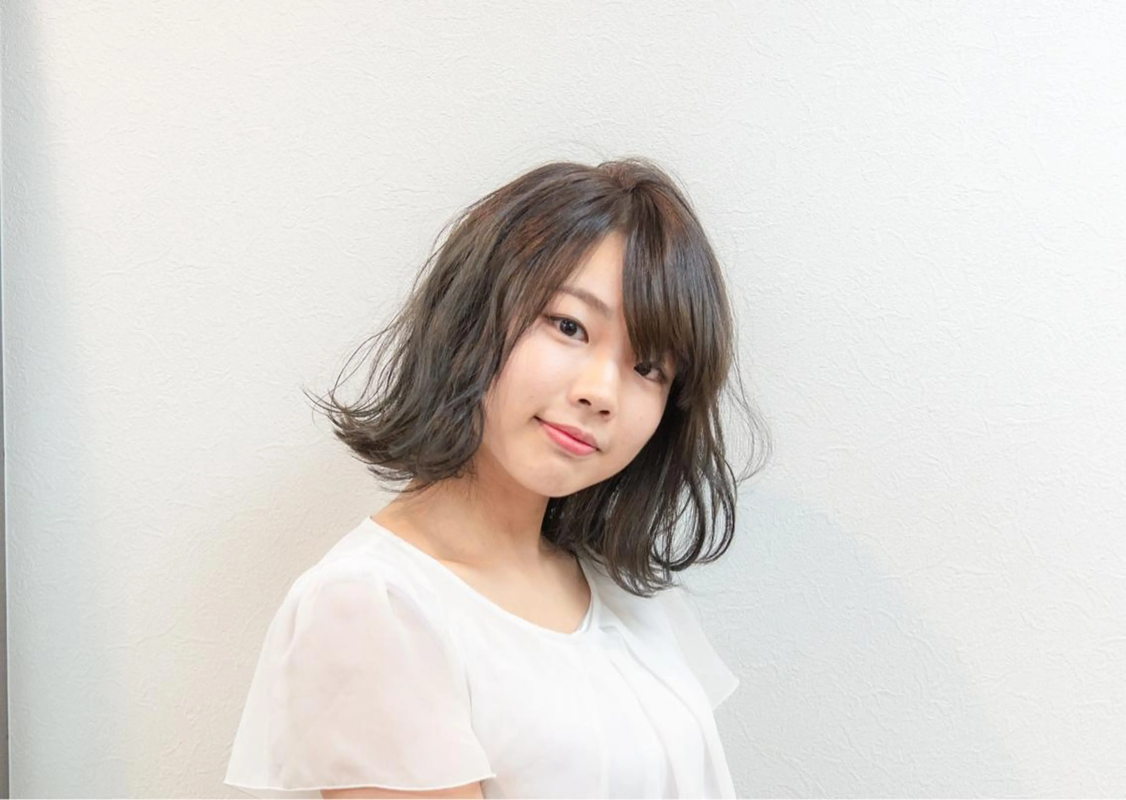 ミディアム カラー ブリーチ グレージュ ボブ 外ハネヘア a.Pecslap/ TERUのその他イメージ