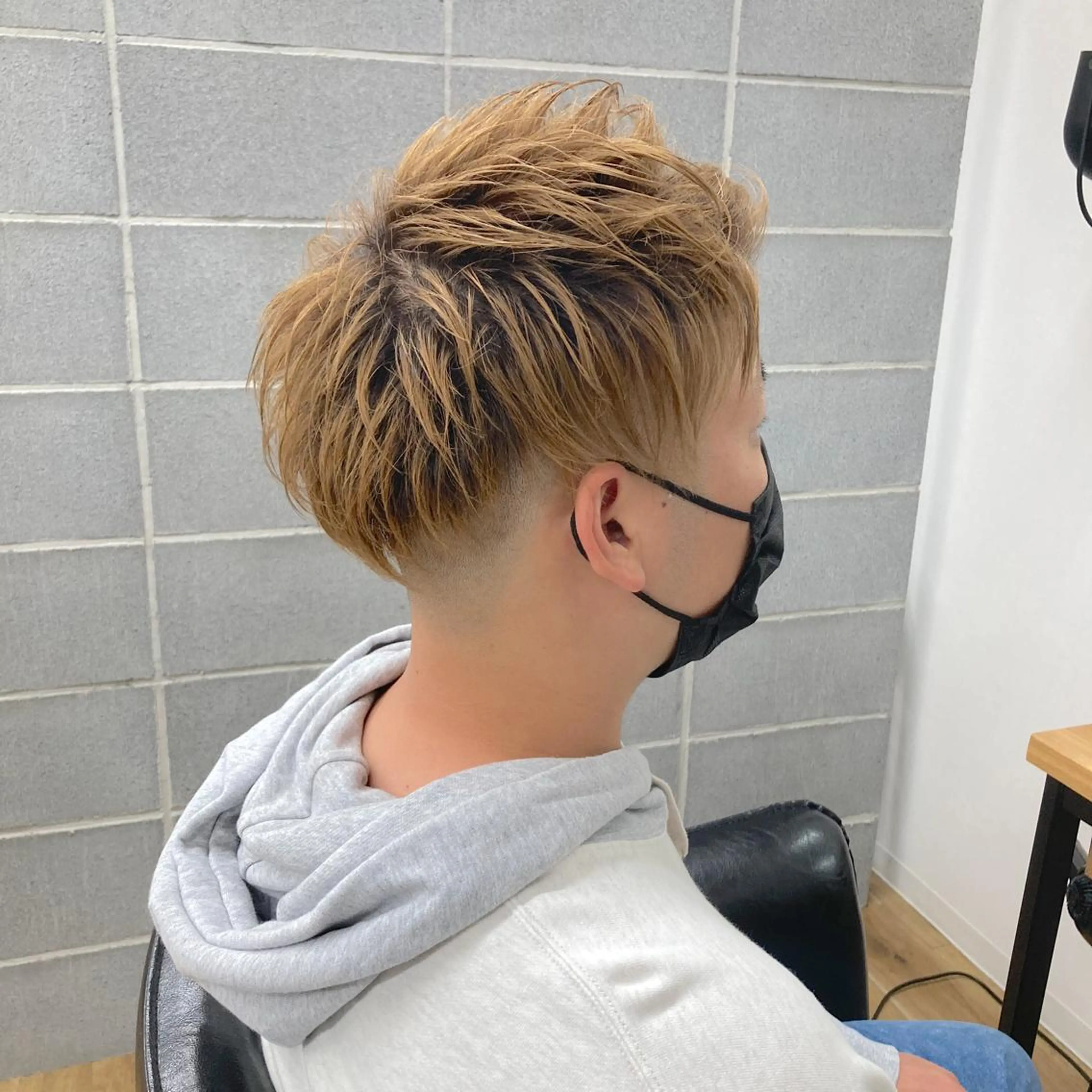 ショート カラー メンズ フェードカット メンズハイトーン ハイトーンカラー メンズ特化/垣見 隼人のヘアスタイル