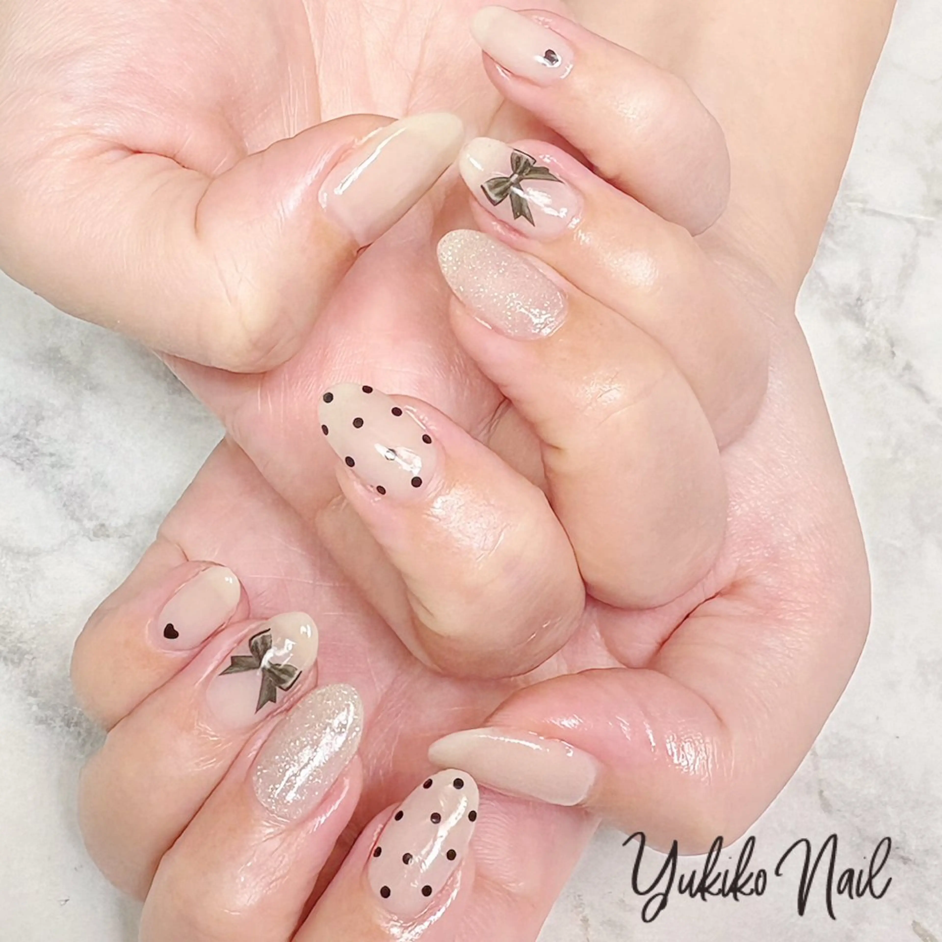 ネイル アートネイル ドット ガーリー リボン シンプルネイル ハンドネイル ユキコ ネイルのネイルデザイン
