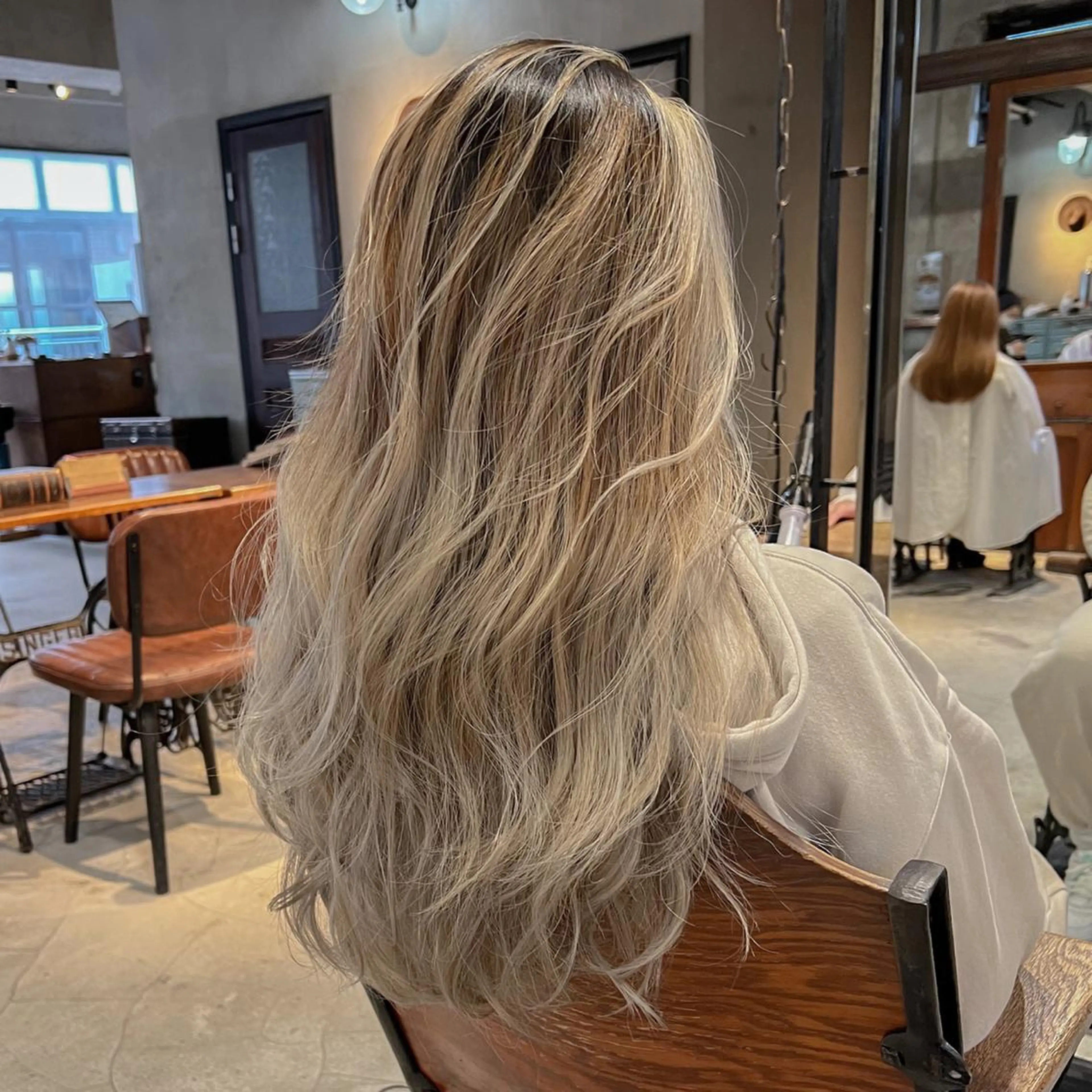 セミロング カラー カット ヘアカラー トリートメント 海外デザイン🇺🇸 石渡諒太のヘアスタイル