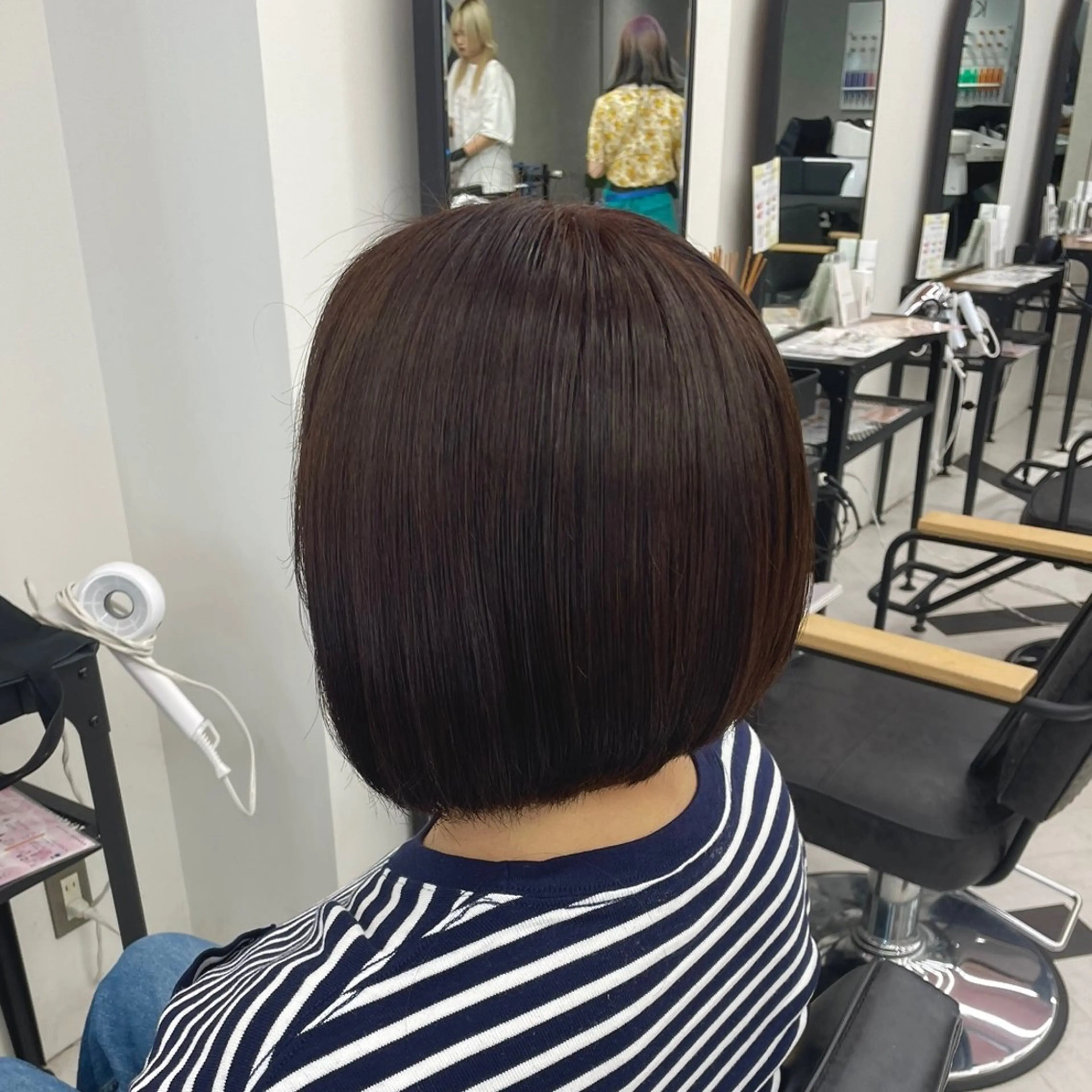 ショート カラー パーマ ヘアアレンジ メンズ キッズ ネイル マツエク・マツパ アイブロウ トリートメント ブラウン mona/ ストレートスタイル✨のヘアスタイル