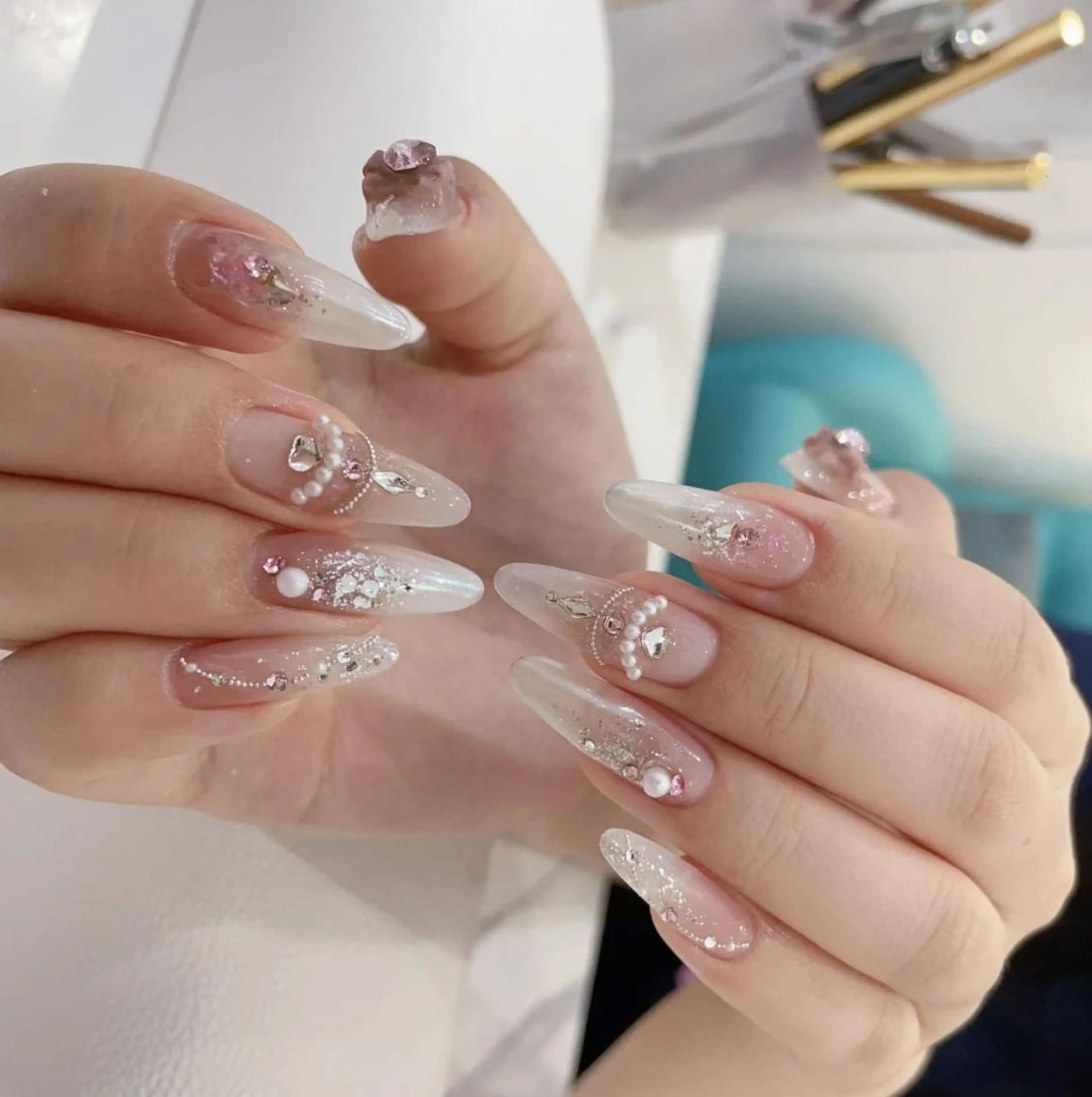 ネイル アートネイル 長さ出し ネイルチップ Queens PUPUのネイルデザイン