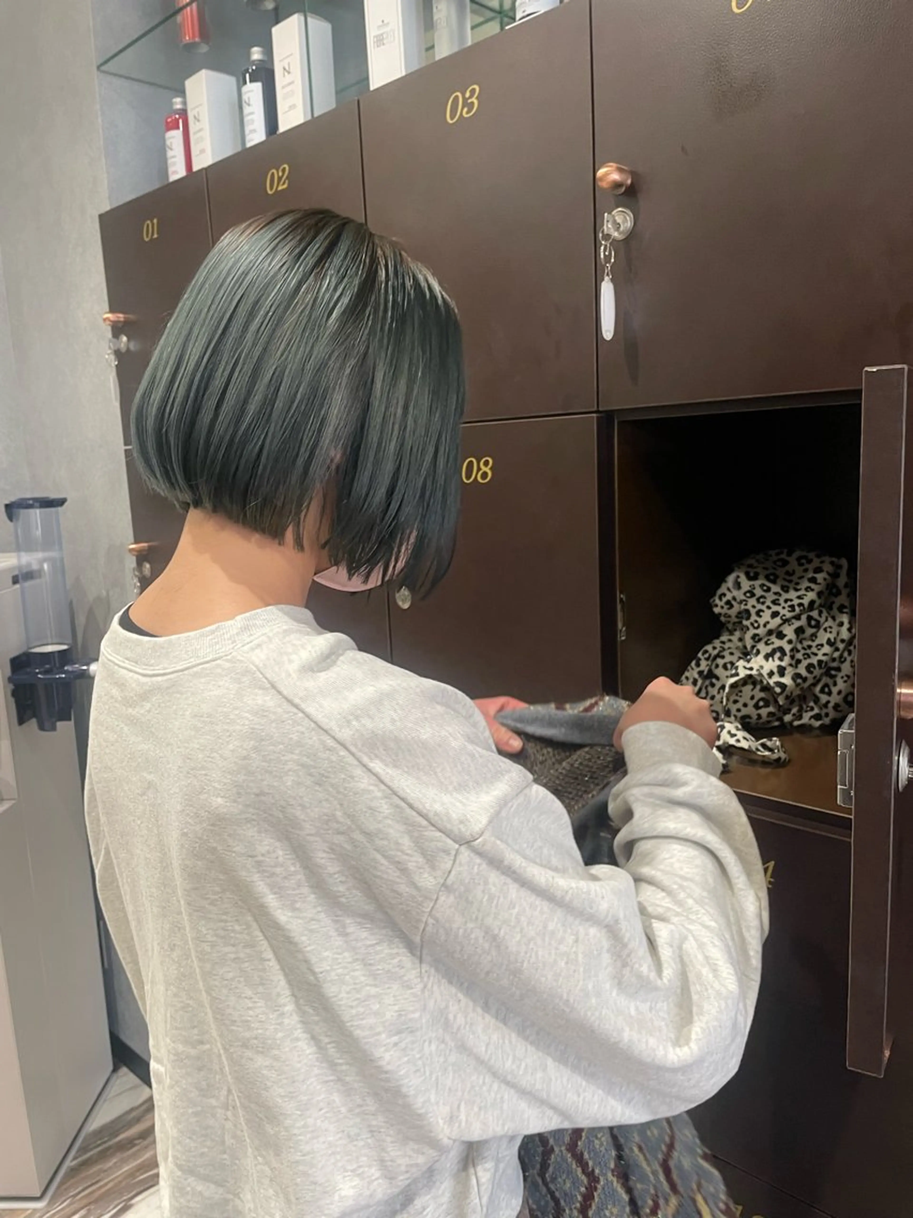 ミディアム カット 石戸 春菜のヘアスタイル