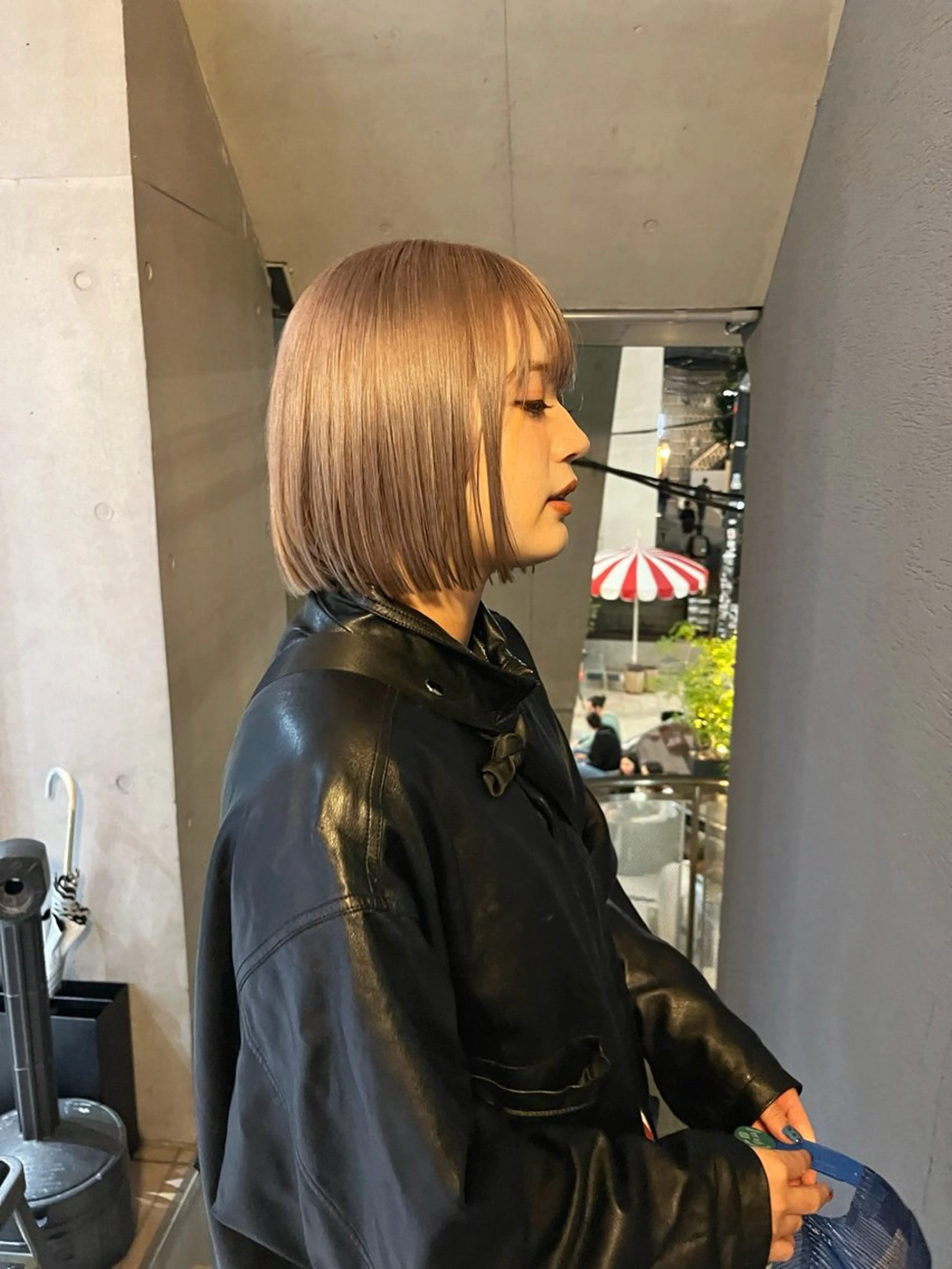 ショート カラー 切りっぱなしボブ ベージュカラー グレージュ ミルクティーベージュ ボブ カット ヘアカラー トリートメント ミルクティーベージュ ブリーチ　店長　清水のヘアスタイル