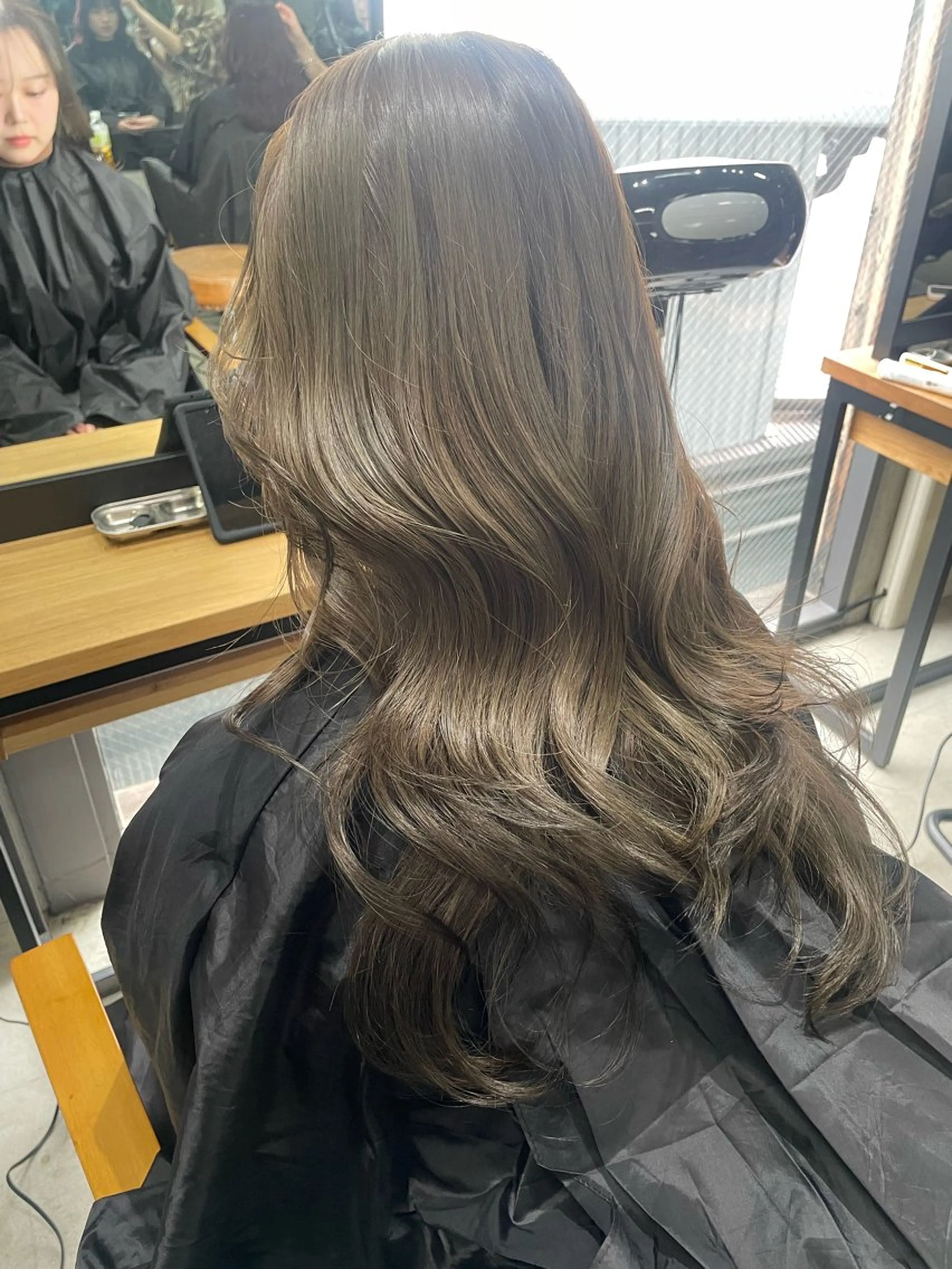 ロング カラー グレージュ オリーブグレージュ オリーブグレー レイヤーカット AIRI layer cut hairのヘアスタイル