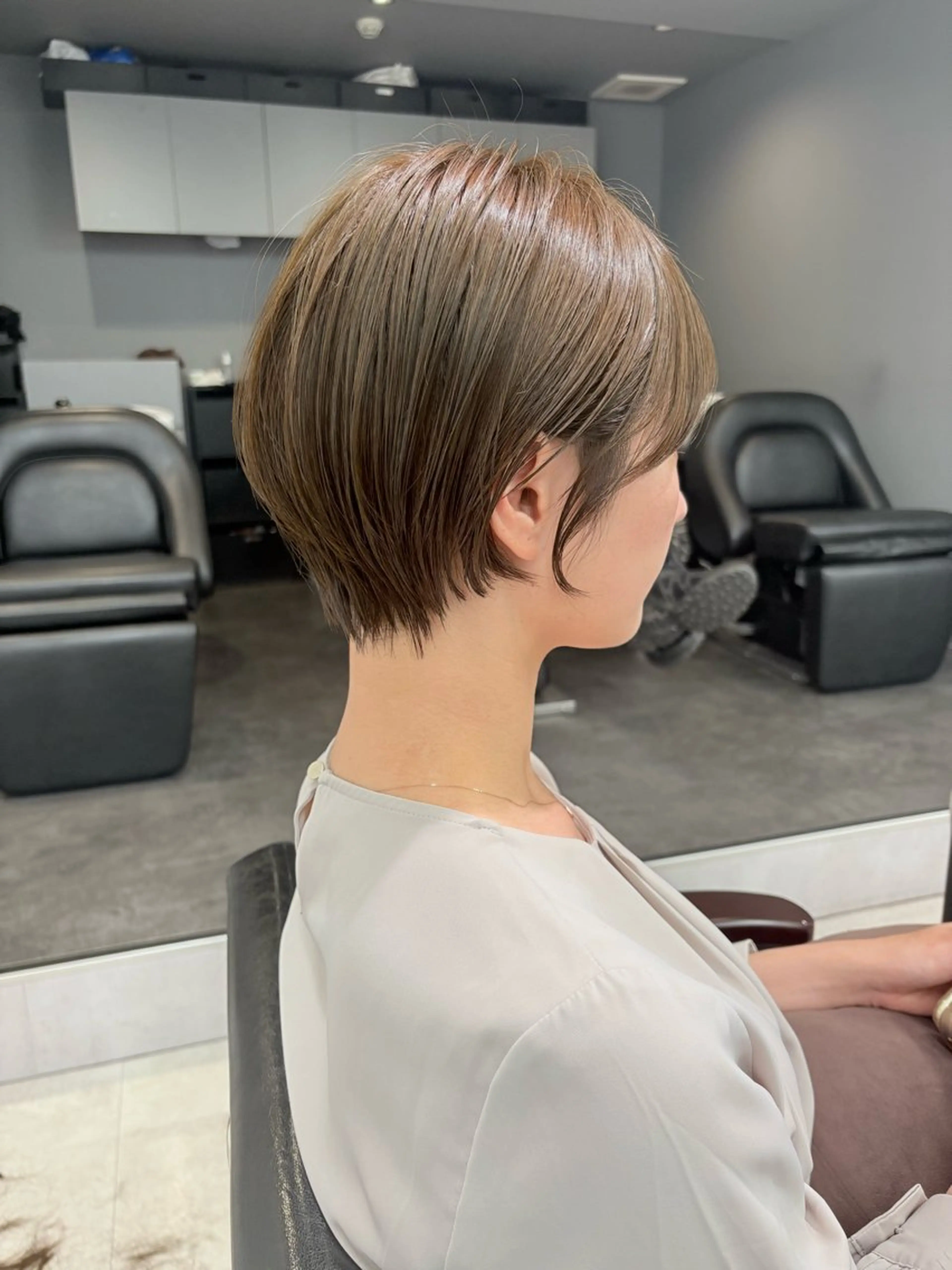 ショート カラー 丸みショート ベージュカラー ブリーチ ブリーチなしカラー オリーブベージュ カット ヘアカラー トリートメント ハイライト/ショート /ボブ/RYOHEIのヘアスタイル