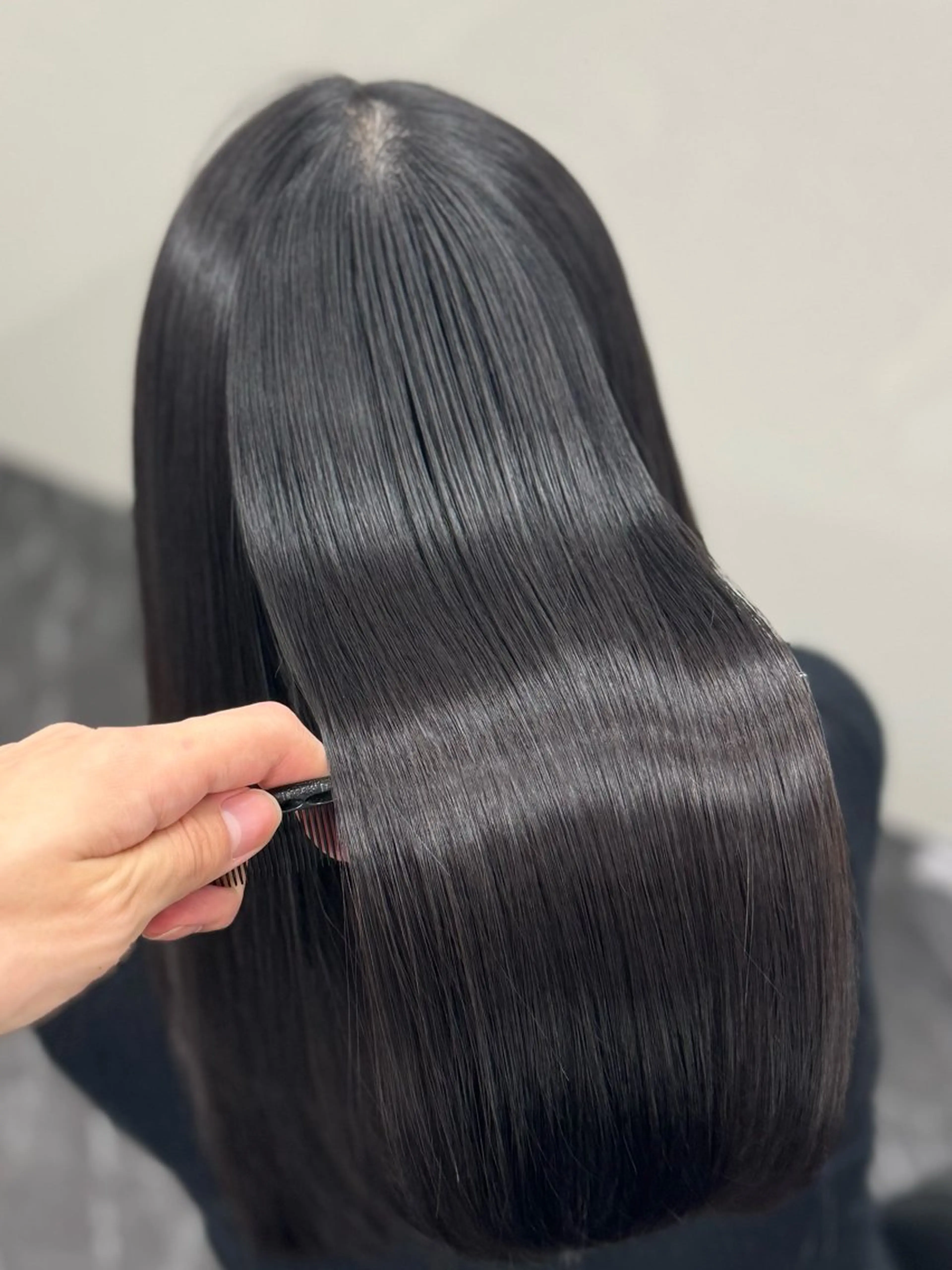 ロング パーマ くびれヘア ハッシュカット ハイレイヤー 髪質改善 ヨシンモリ ヘアカラー トリートメント 髪質改善Ⅰ透明感 艶カラーⅠたつやのヘアスタイル