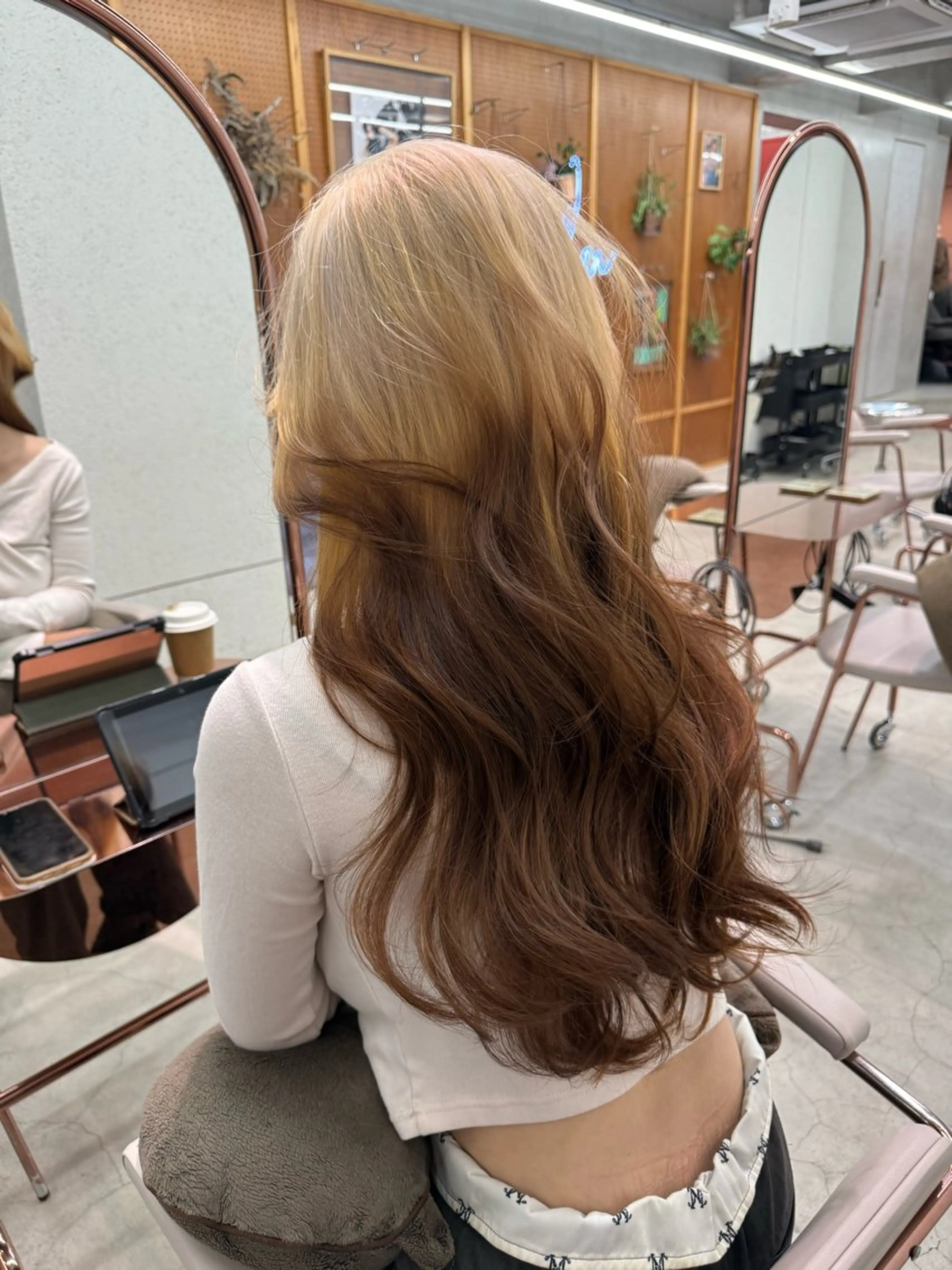 ロング カラー ハイトーンカラー ヘアカラー サカモト ナオミのヘアスタイル