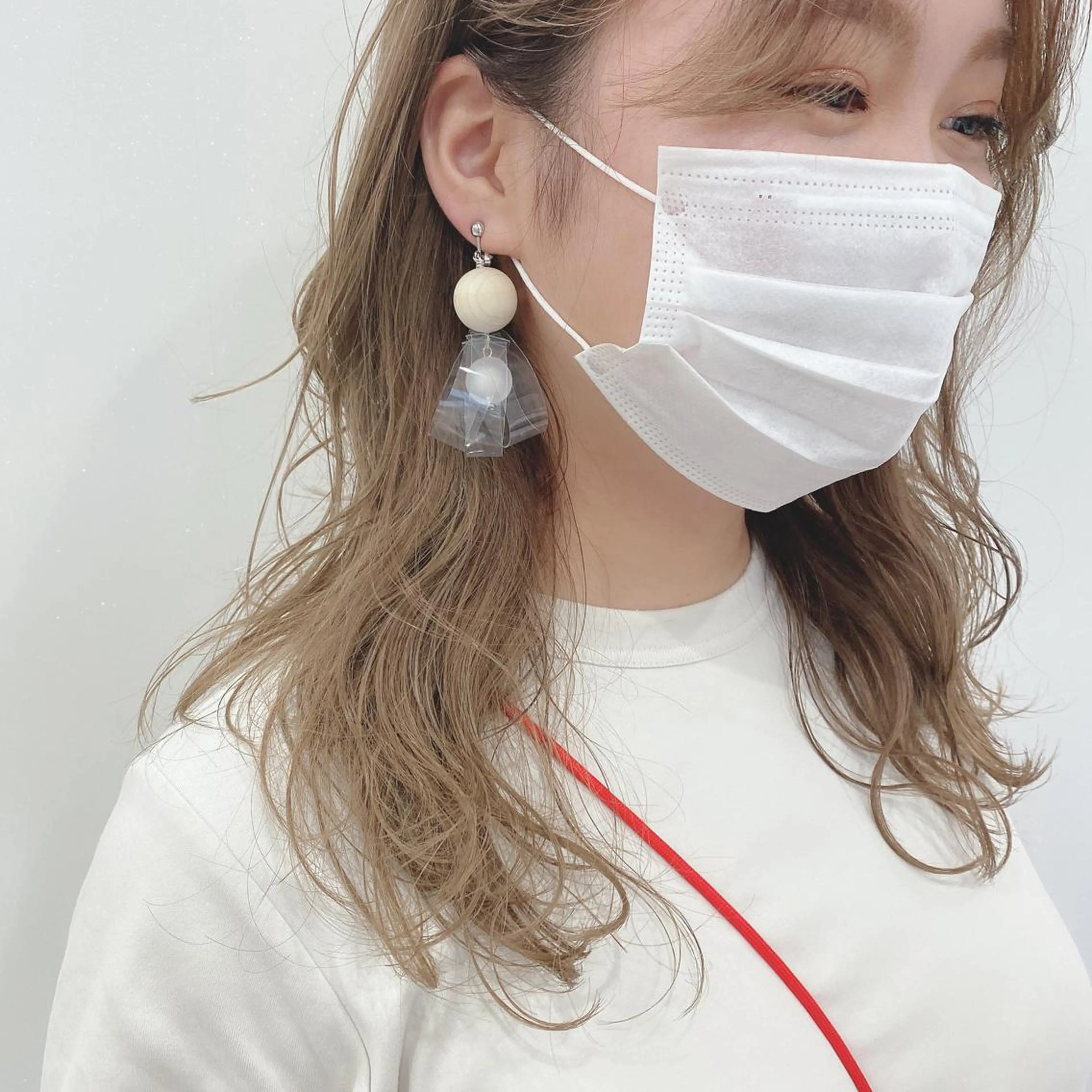 ミディアム カラー ヘアアレンジ ベージュカラー ブリーチ ハイライトカラー ミルクティーベージュ ハイライト 秋野 睦実のヘアスタイル
