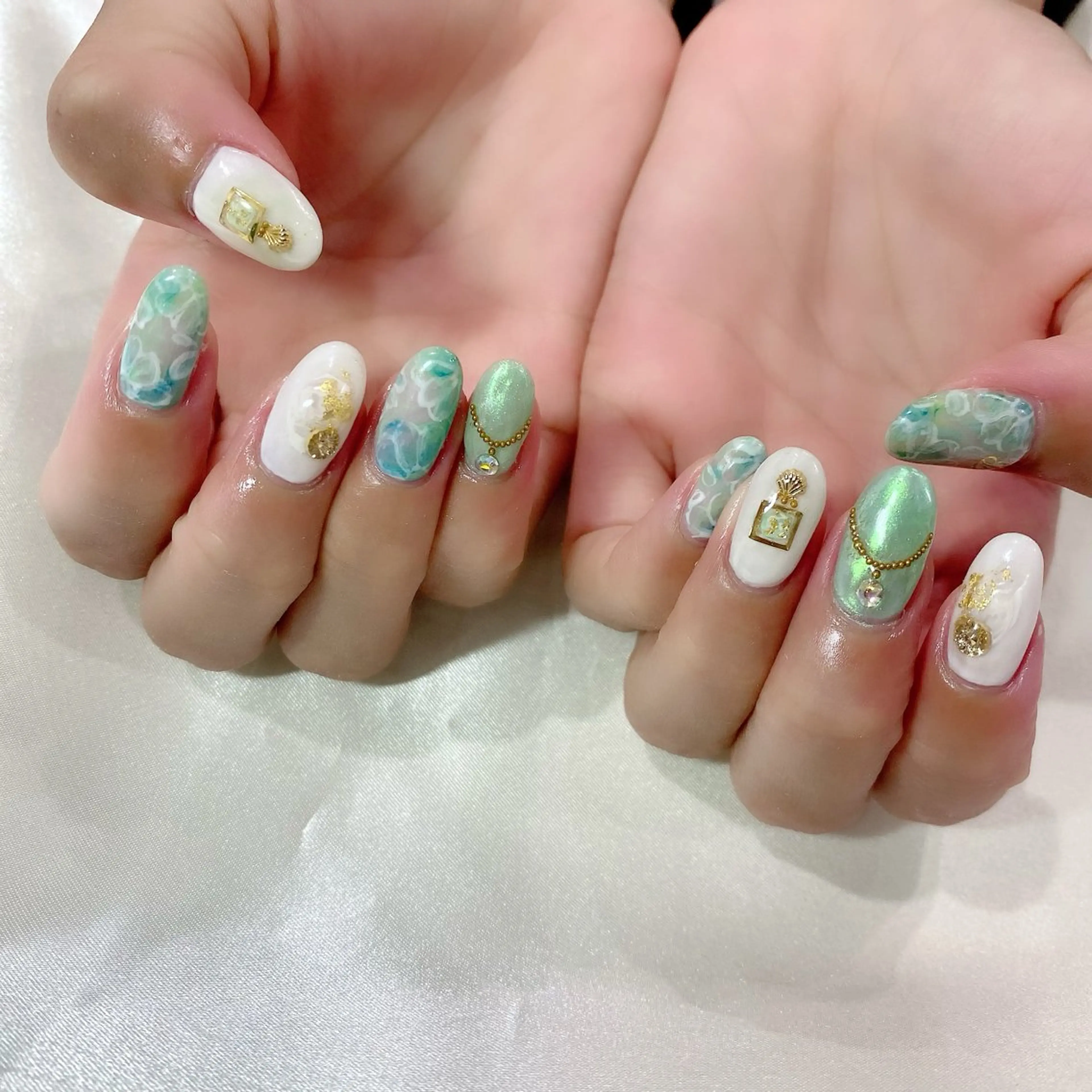 ネイル フラワーネイル グリーン ホワイト ハンドネイル Salon Ｋのネイルデザイン