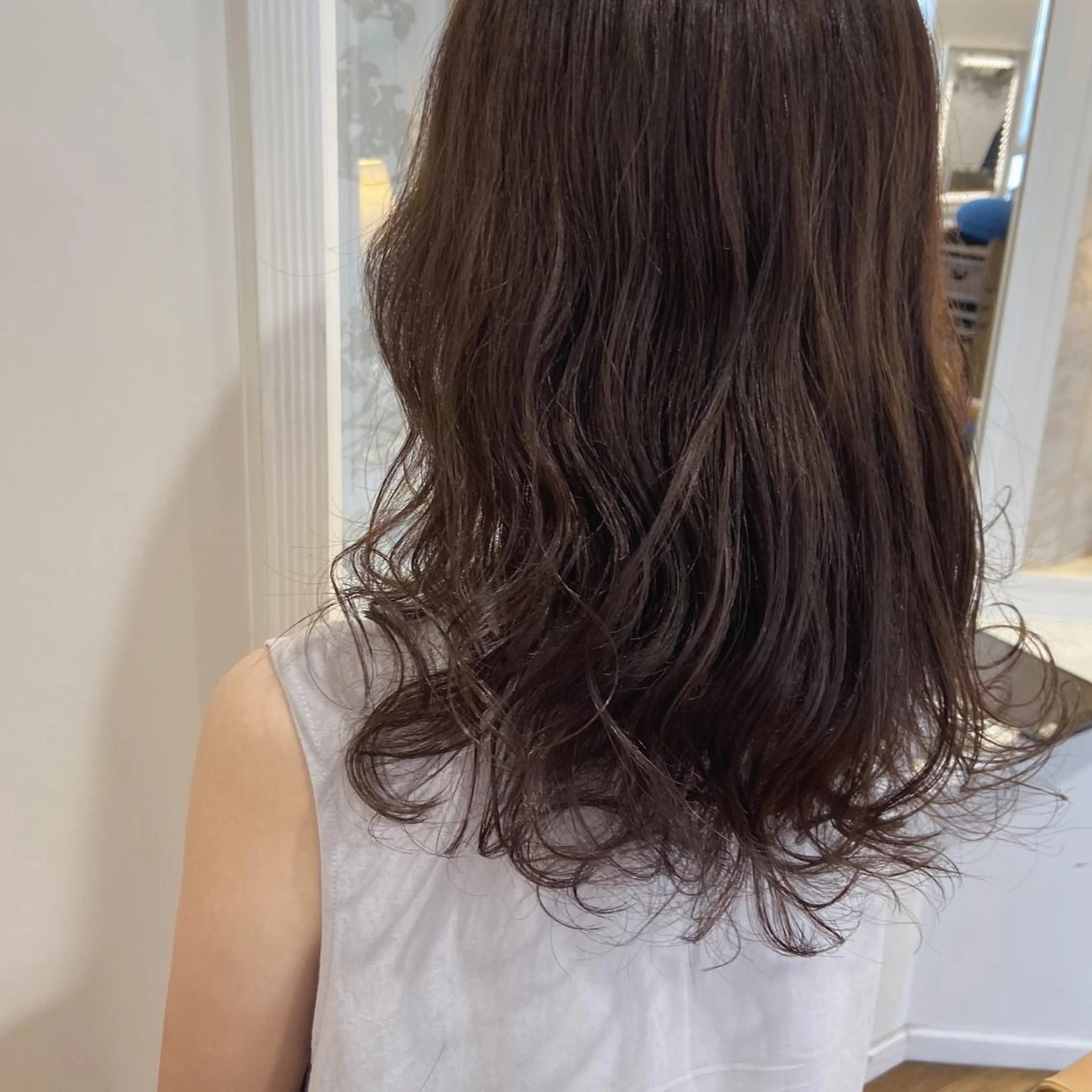 ミディアム 峯 志帆のヘアスタイル