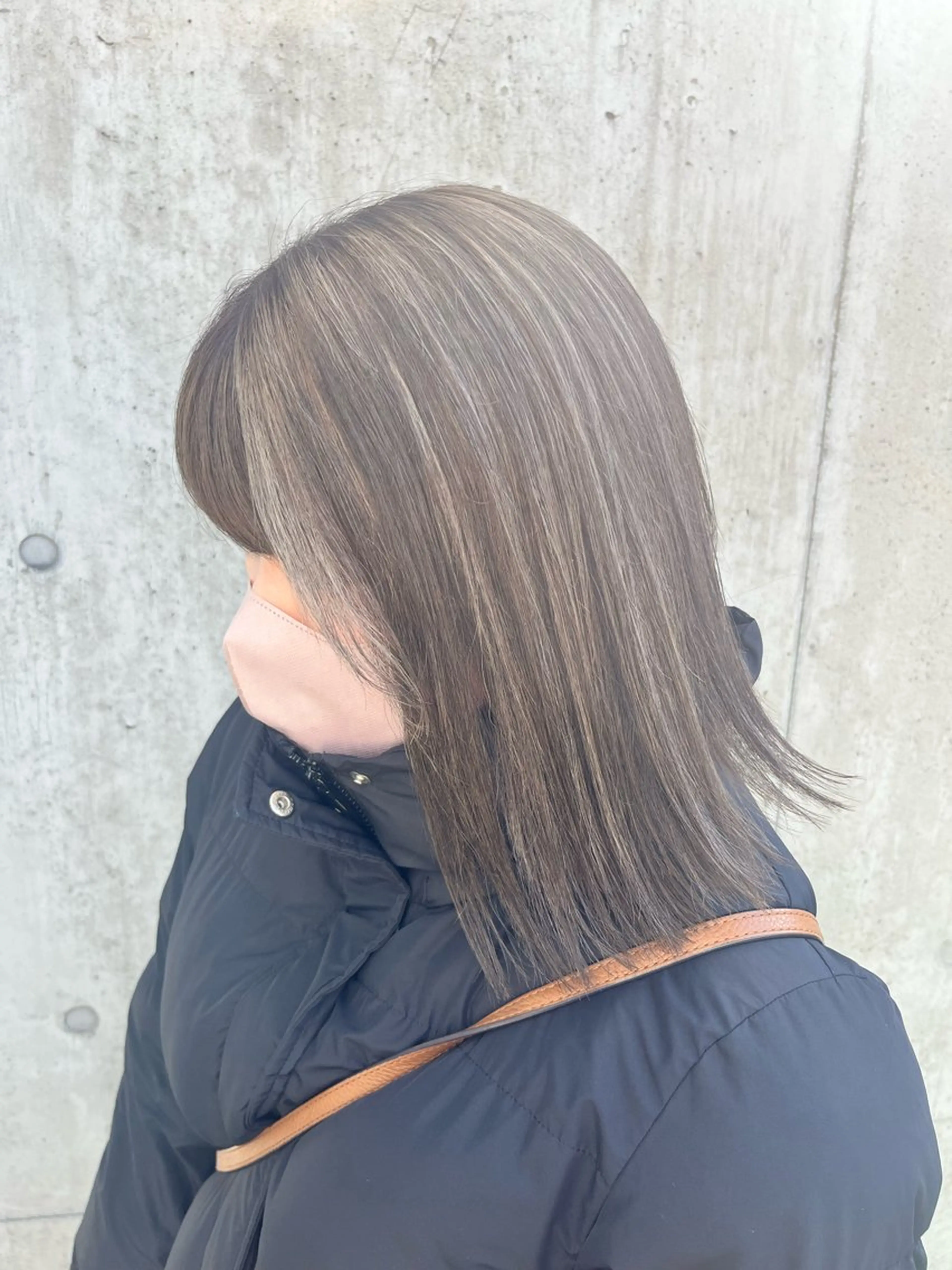 ミディアム カラー 犬塚 梨花のヘアスタイル