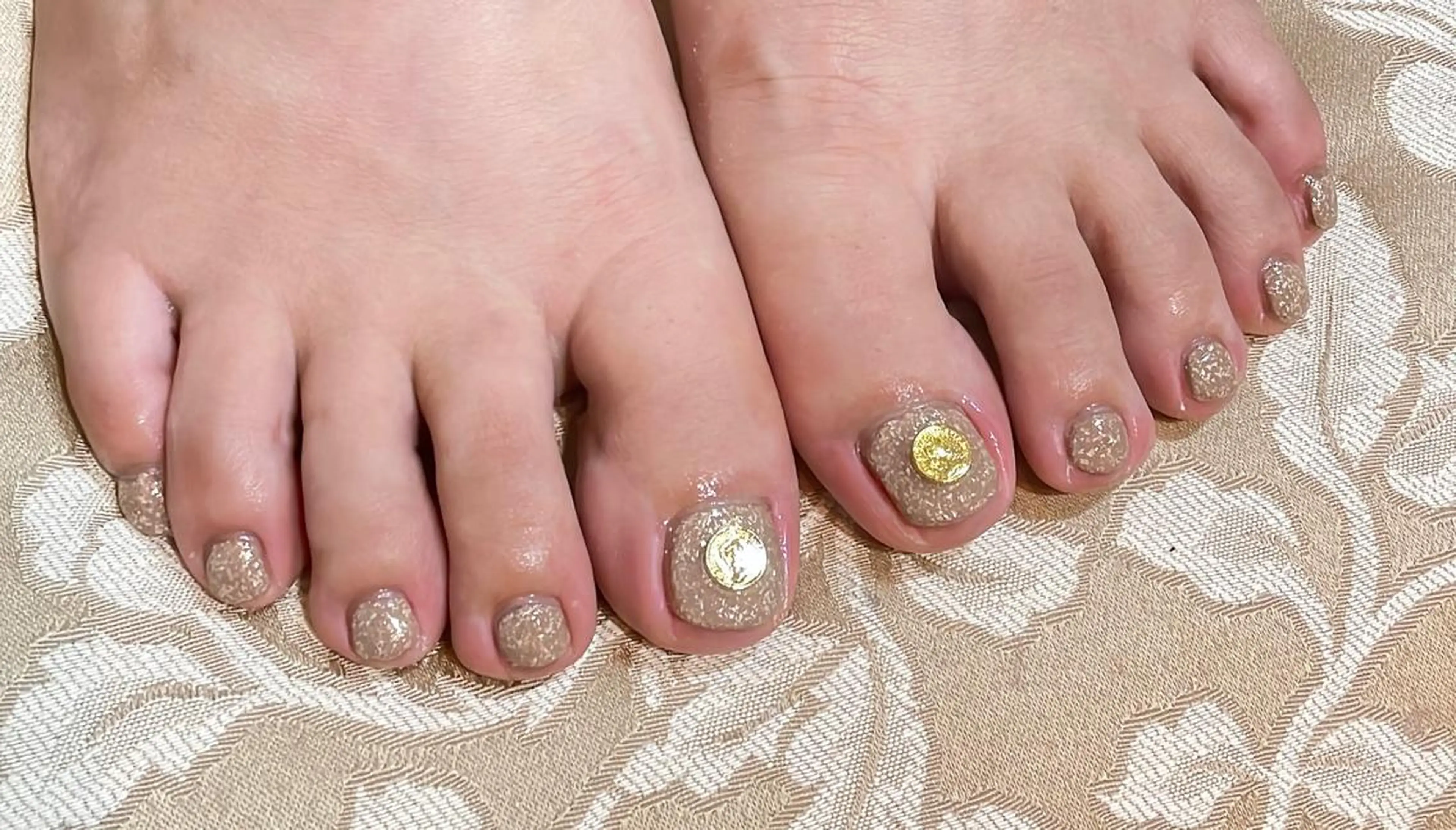 ネイル フットネイル VIERU 🌈🎀💖のネイルデザイン