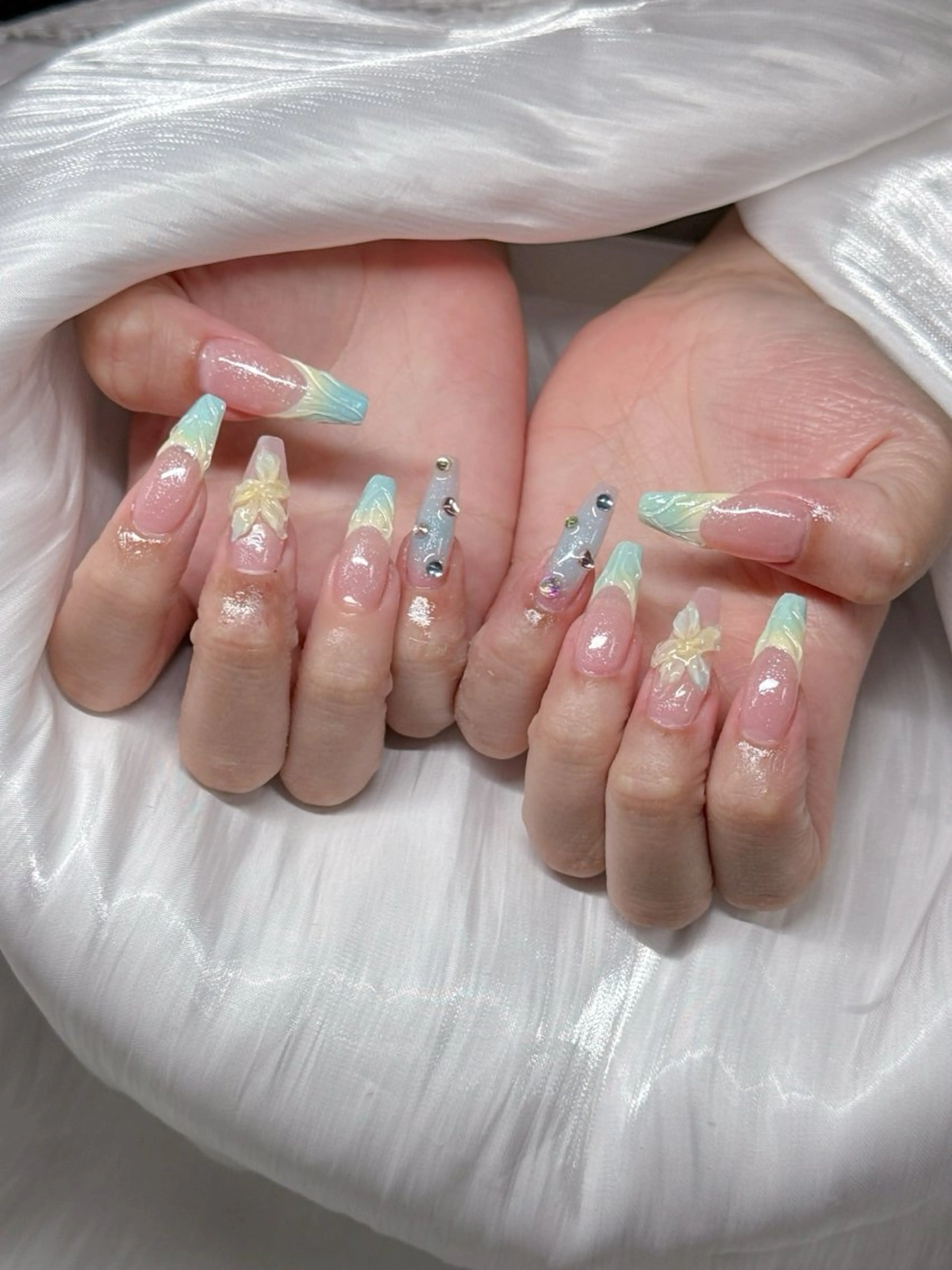 ネイル オーロラネイル チークネイル 長さ出し フットネイル フレンチネイル ハンドネイル Lee Ainのネイルデザイン