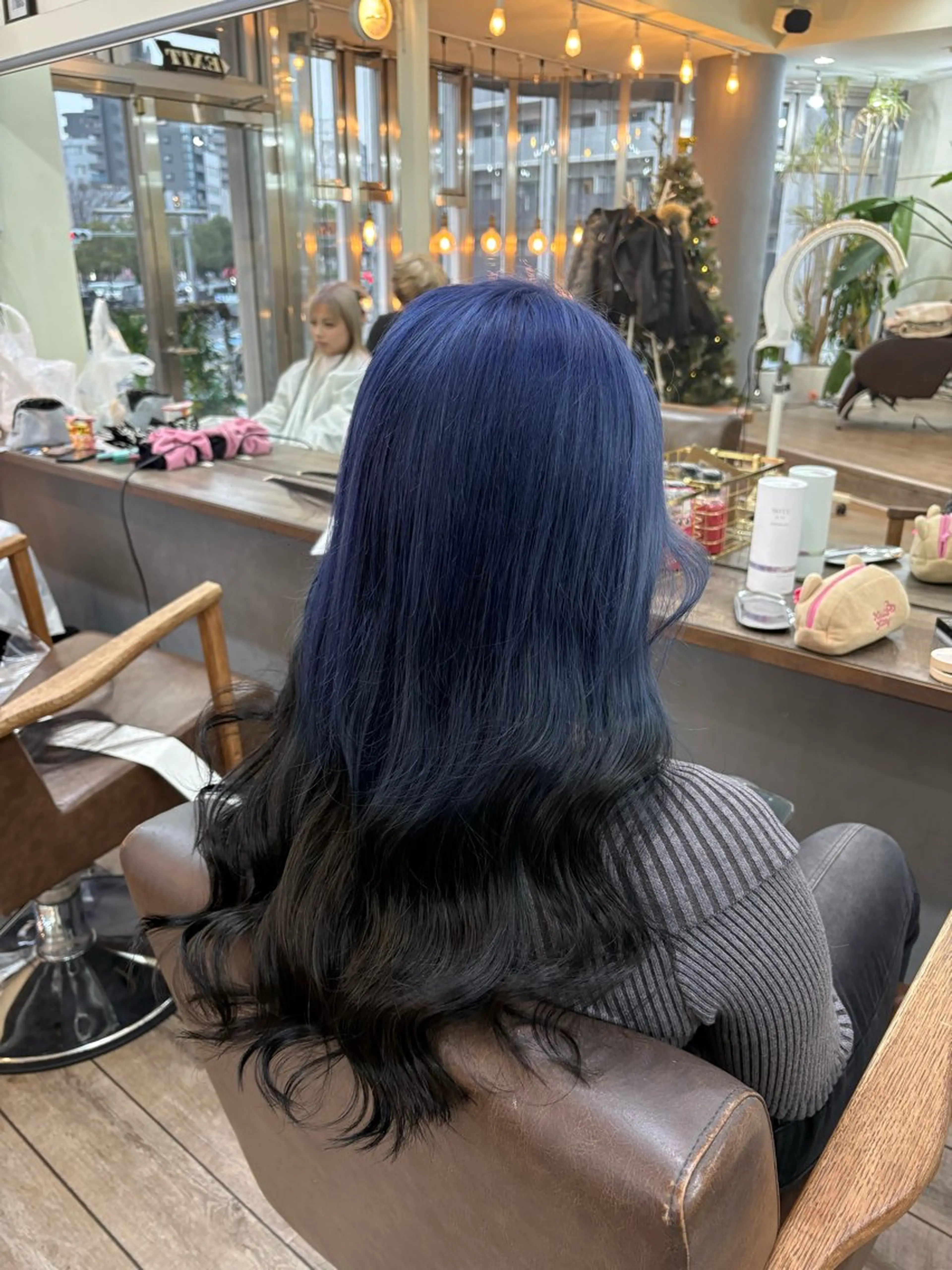 ロング カラー ヘアカラー トリートメント WEST OLAND 黒坂佳乃のヘアスタイル