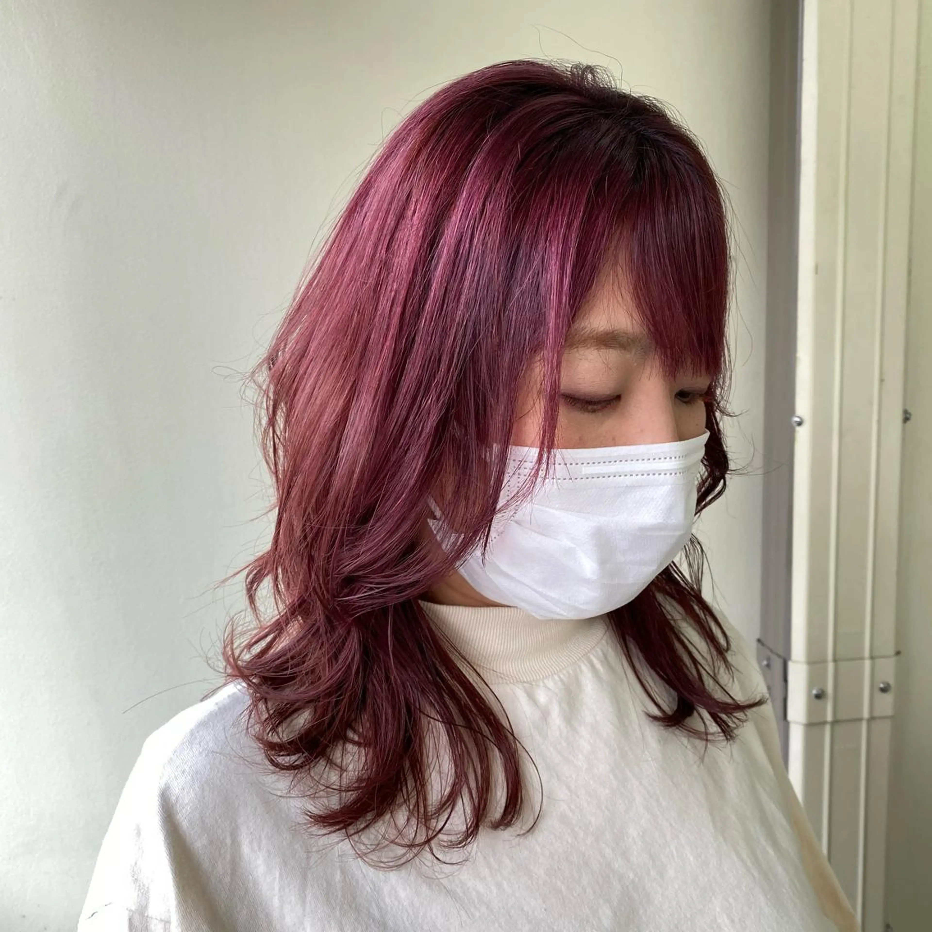 セミロング カラー ブリーチ くびれミディ🌷 暖色系No1高橋智のヘアスタイル