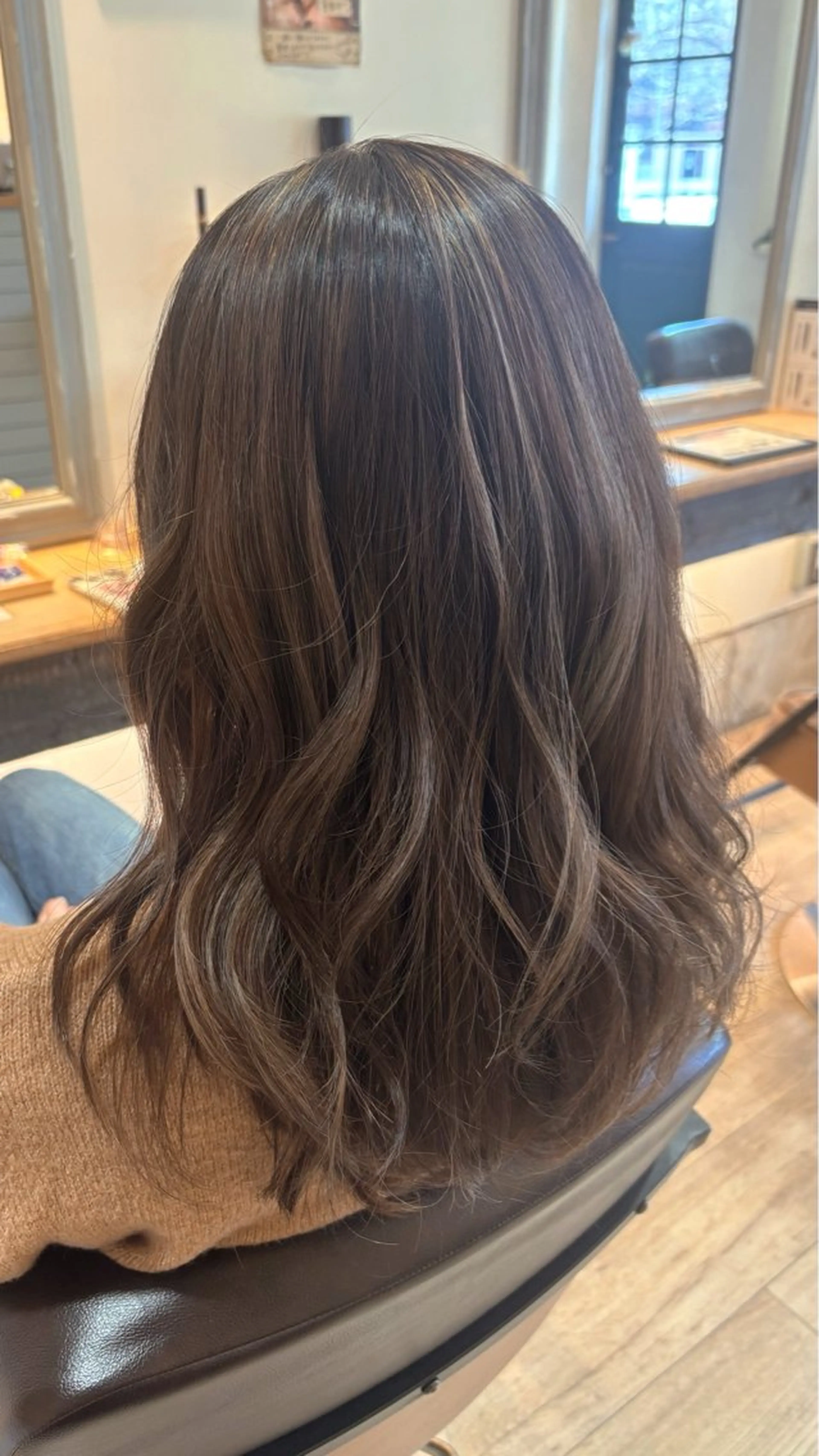 ロング ハイライト makoto⌇レイヤ ー⌇艶カラー🍒‎のヘアスタイル