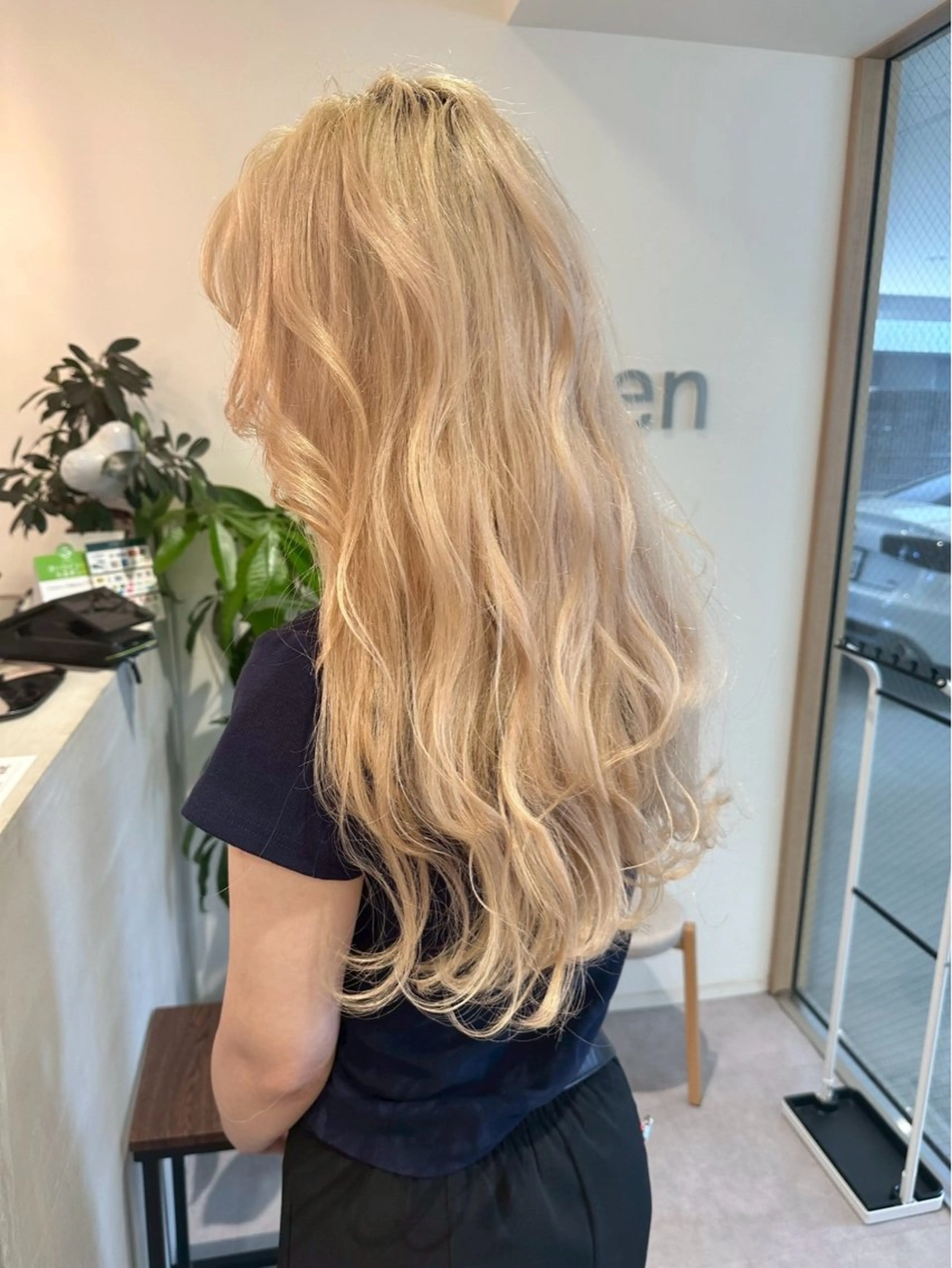 ロング BLEACH YURINAのヘアスタイル