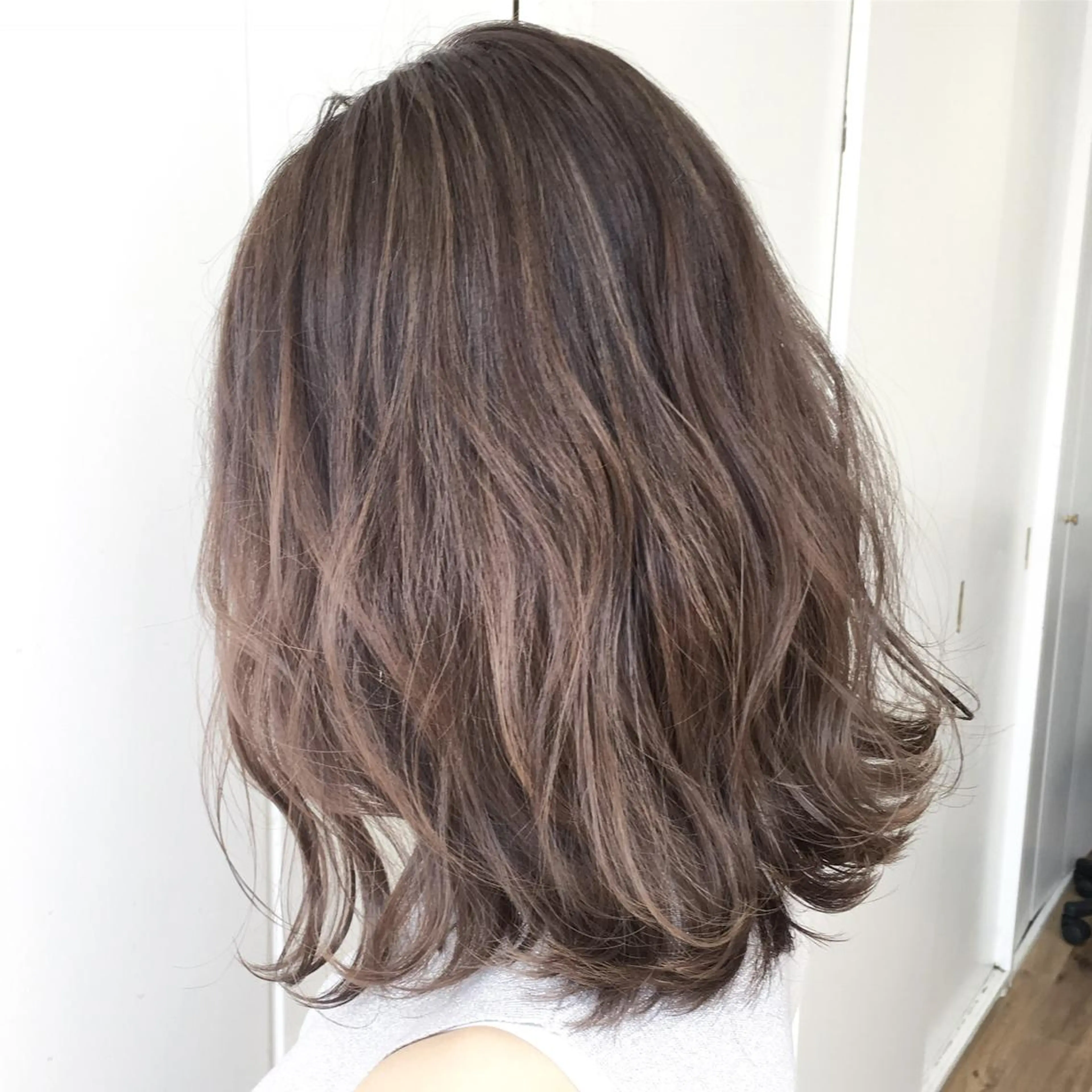 ミディアム ウルフ/デザイン/ 大阪/タカハシユウキのヘアスタイル