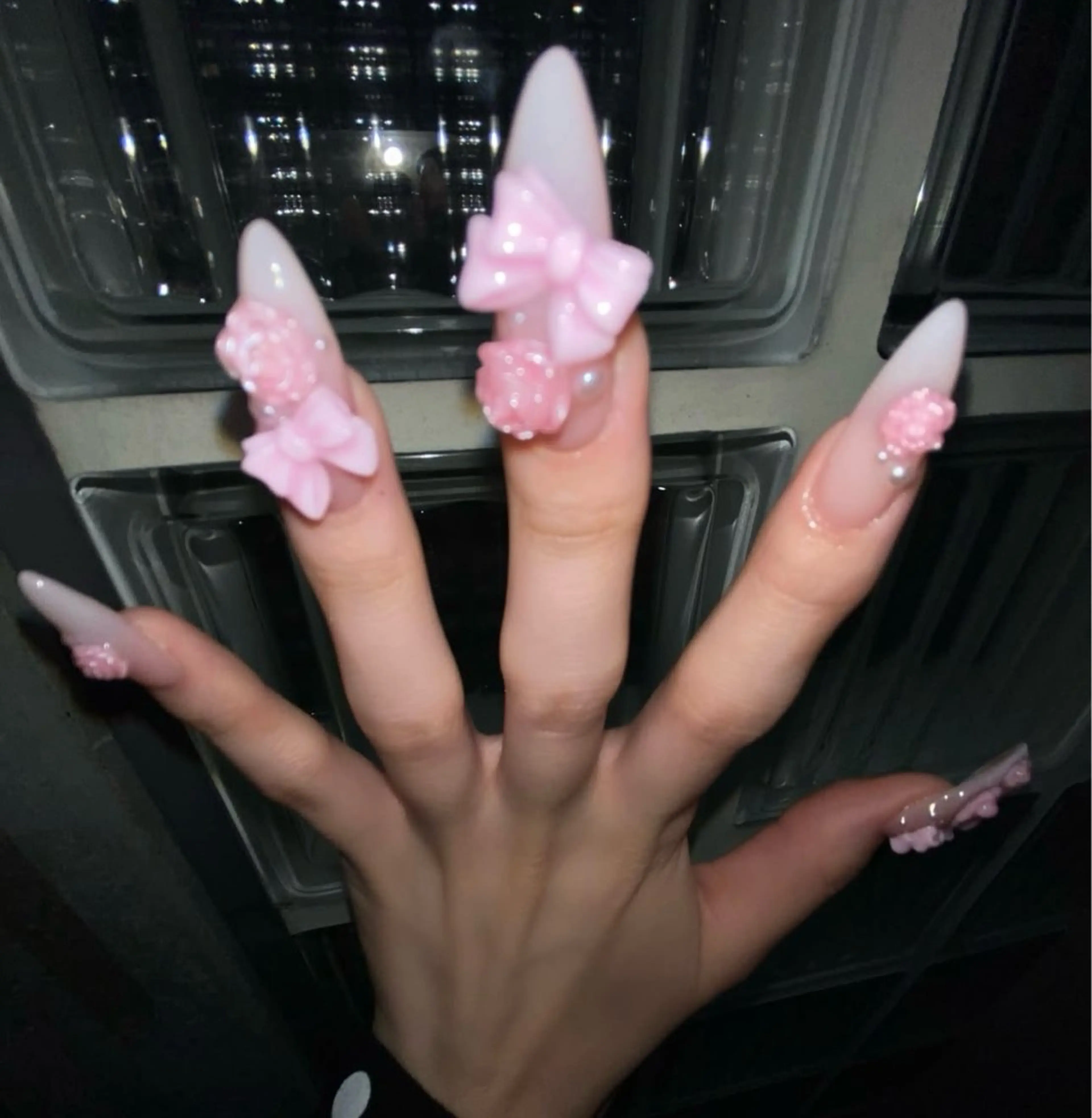 ネイル グラデーション キラキラネイル ワンカラーネイル 冬ネイル Jenn Nail Salonのネイルデザイン