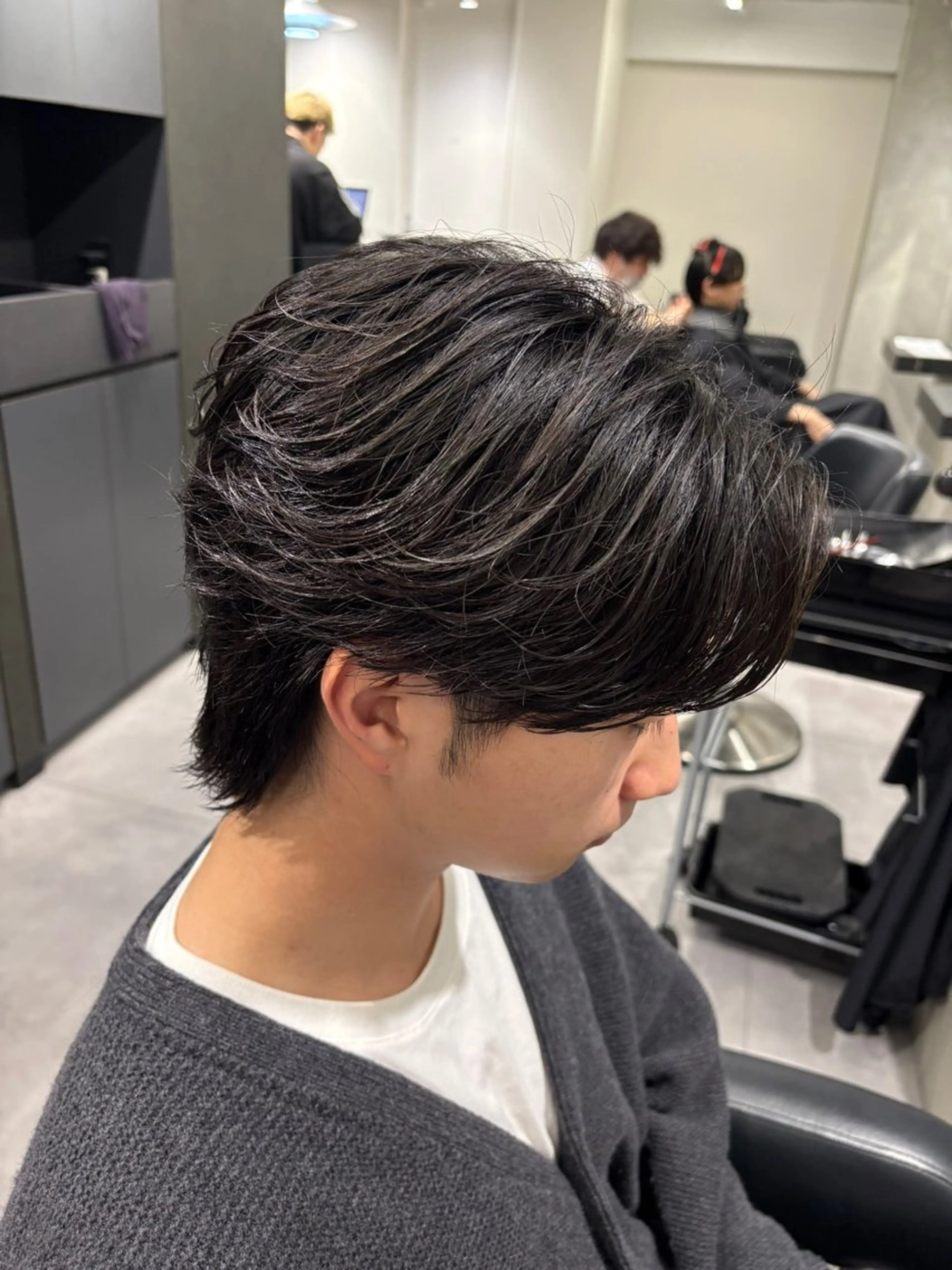 ミディアム パーマ メンズ ミディアムパーマ フェザーパーマ メンズパーマ カット パーマ 🐦‍🔥フェザーパ ーマ🐦‍🔥きるやのヘアスタイル