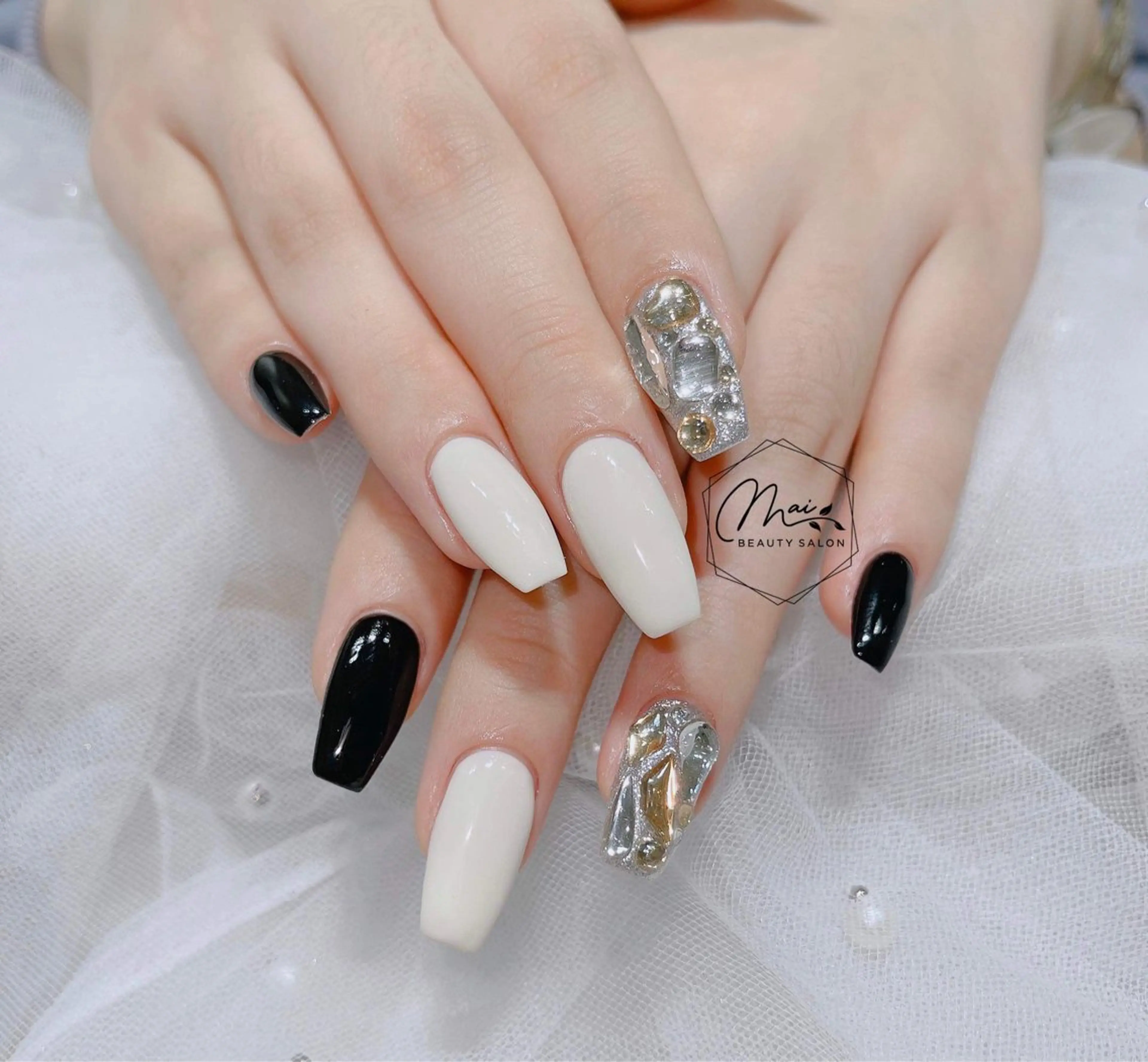 ネイル チークネイル ジェルネイル 韓国ネイル マグネットネイル パラジェル ハンドネイル フットネイル MaiBeauty To  Toのネイルデザイン