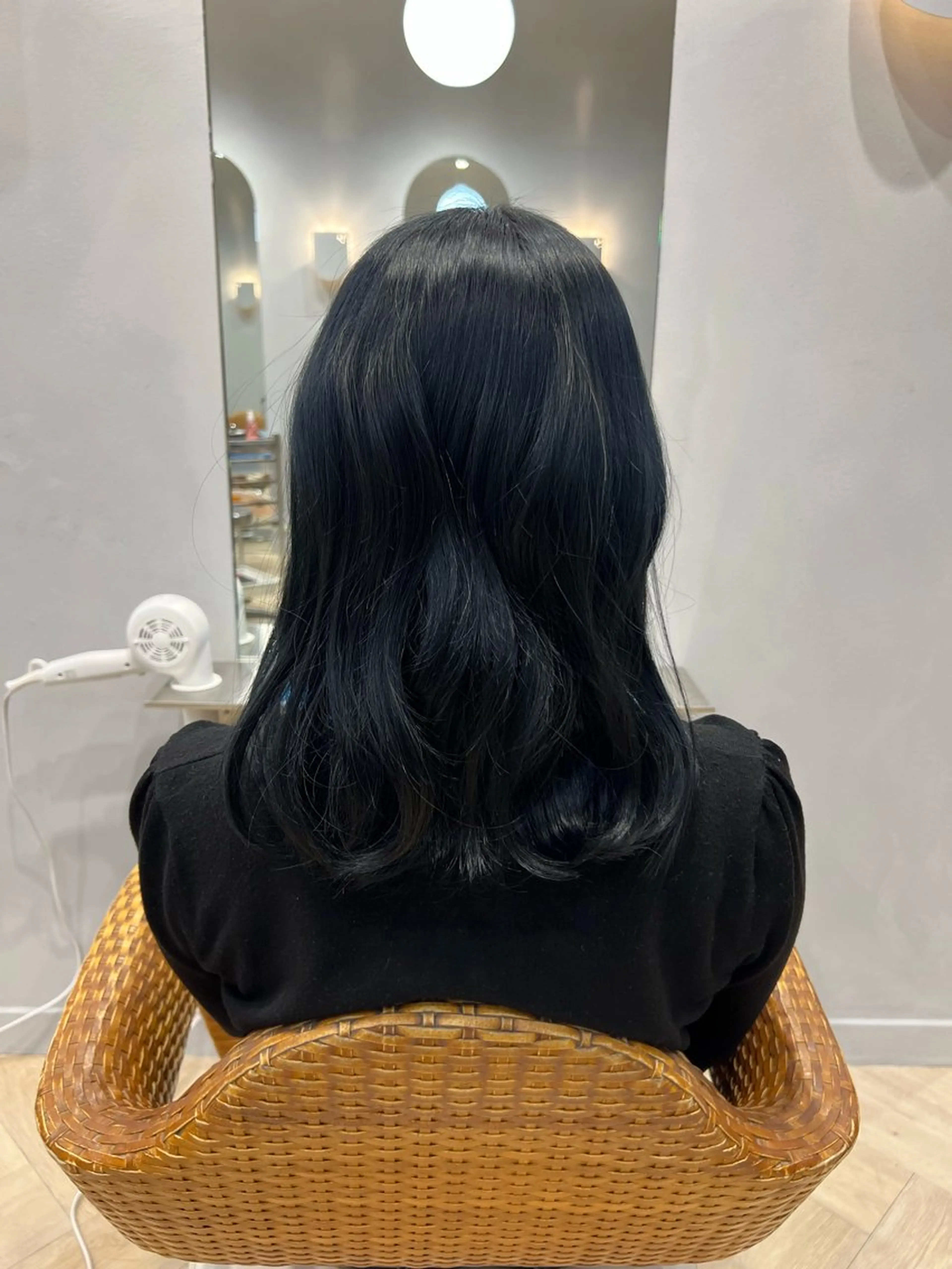 ミディアム カラー 竹内 亜由夢のヘアスタイル