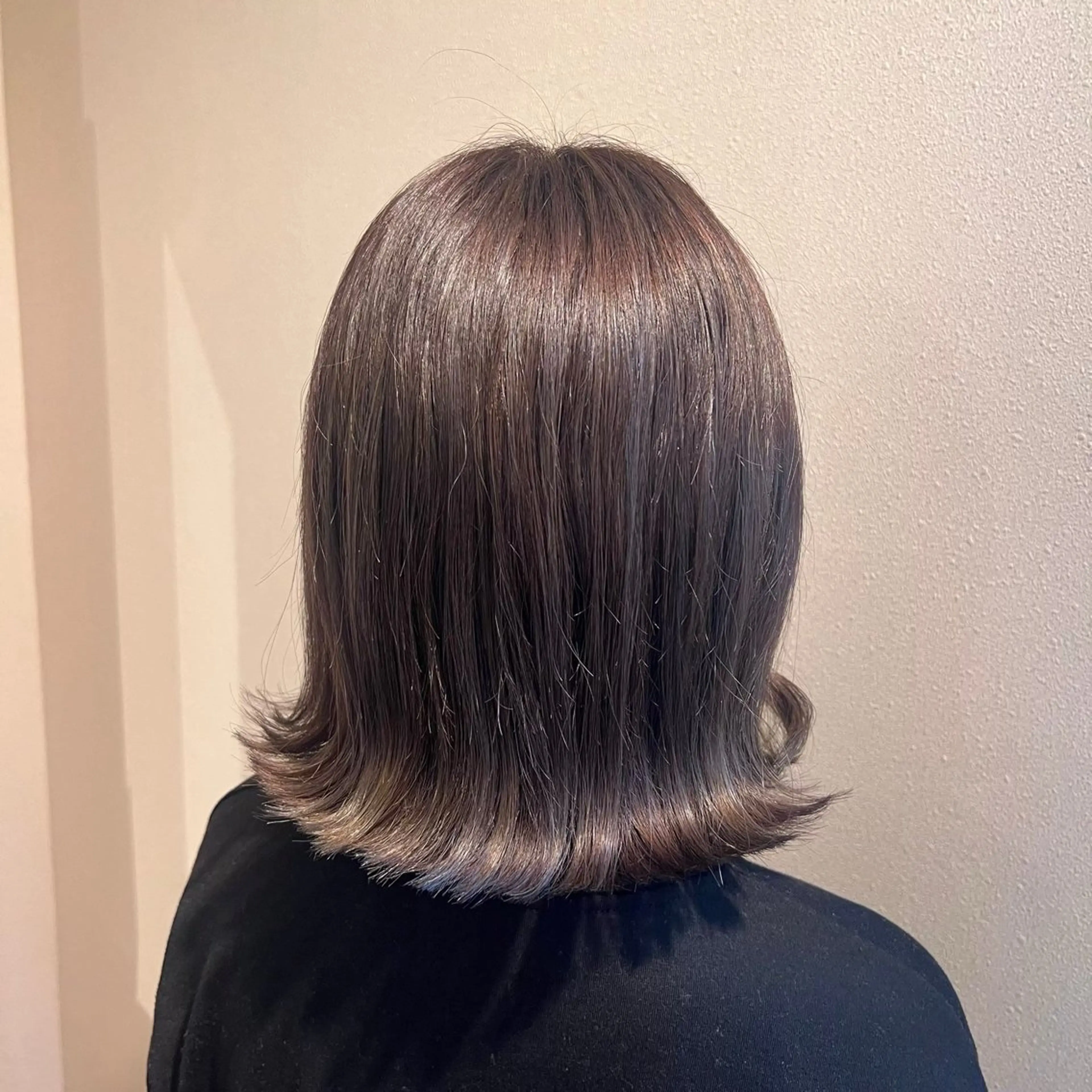 ミディアム カラー ブラウンカラー チョコレートブラウン 野崎 桃実のヘアスタイル