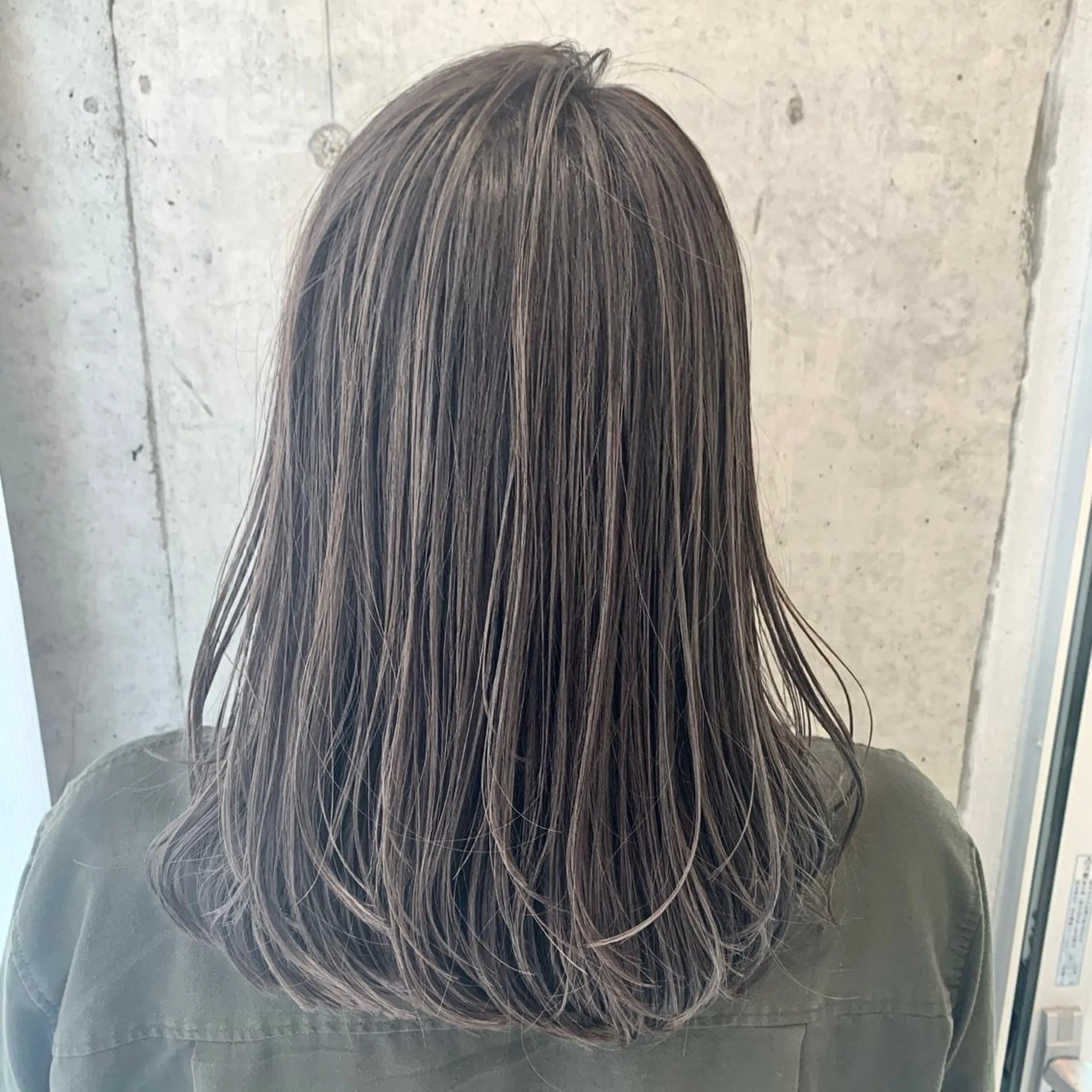 ミディアム くびれヘア ウルフカット カット ヘアカラー トリートメント hoNua. 栄/透明感カラーのヘアスタイル