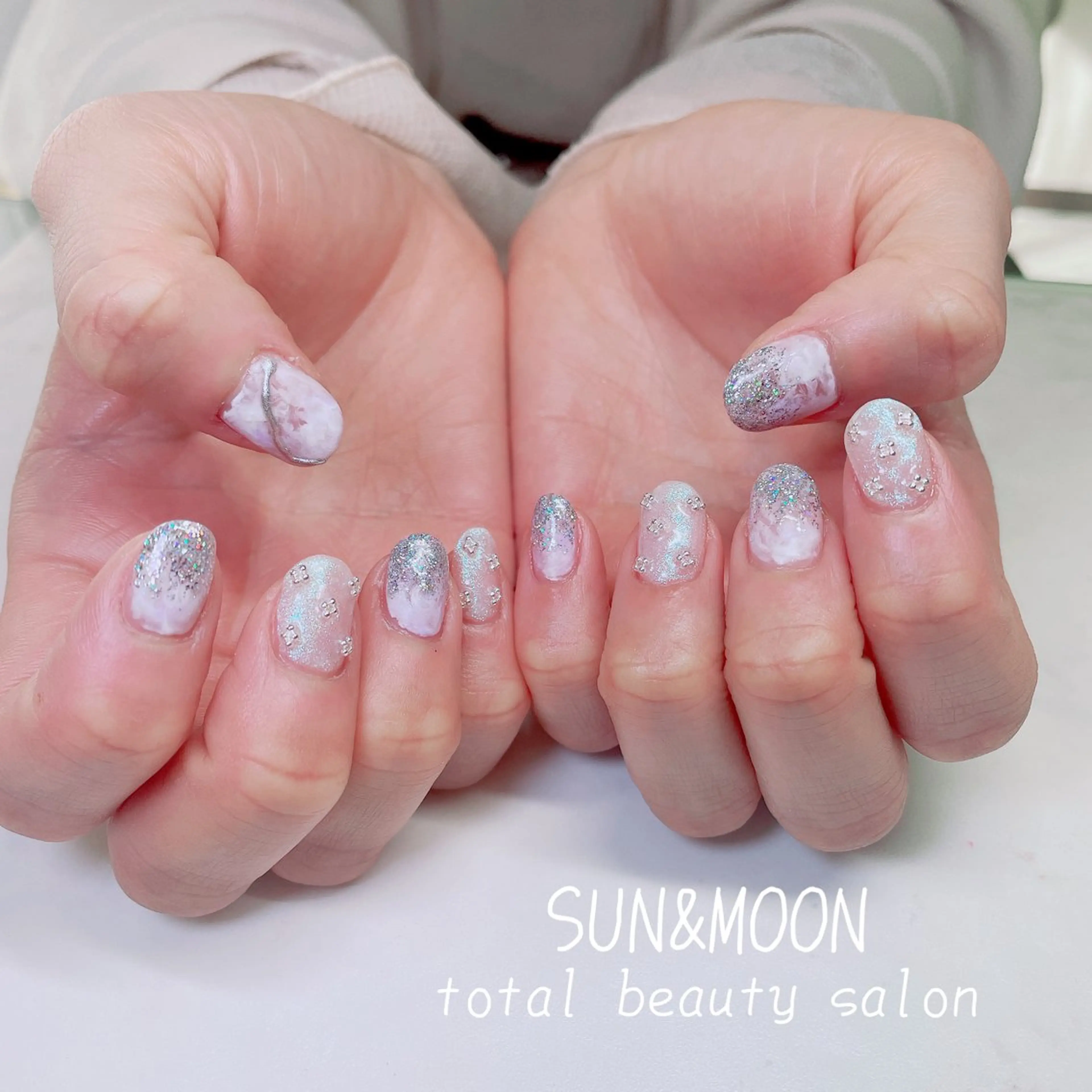 ネイル SUN&MOON REOのネイルデザイン