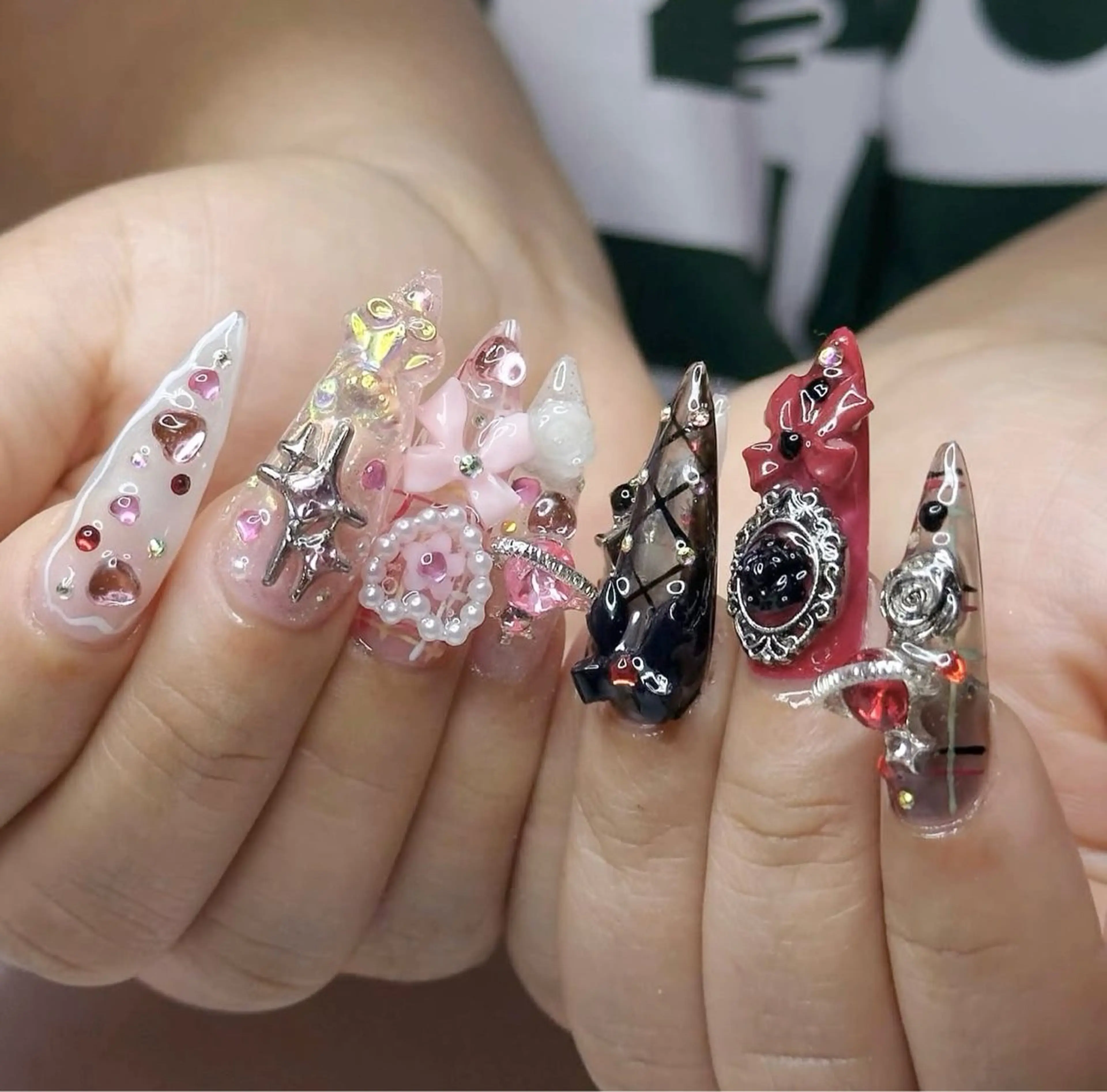 ネイル 成人式 キラキラネイル マグネットネイル ミラーネイル ニュアンスネイル ハンドネイル Hinaa 池袋のネイルデザイン