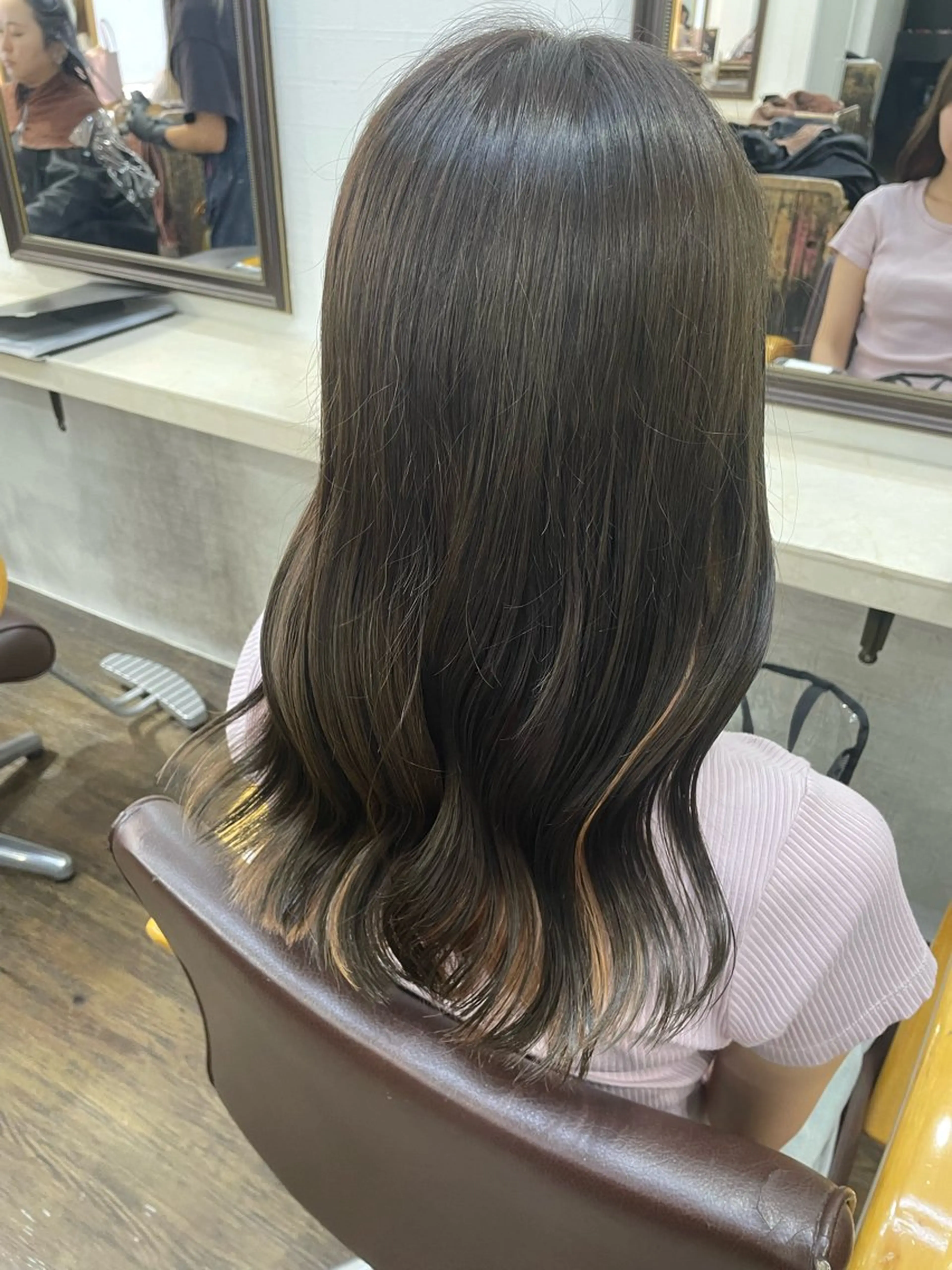 セミロング 横浜🦋ハイトーン 🫐シャドウルーツのヘアスタイル