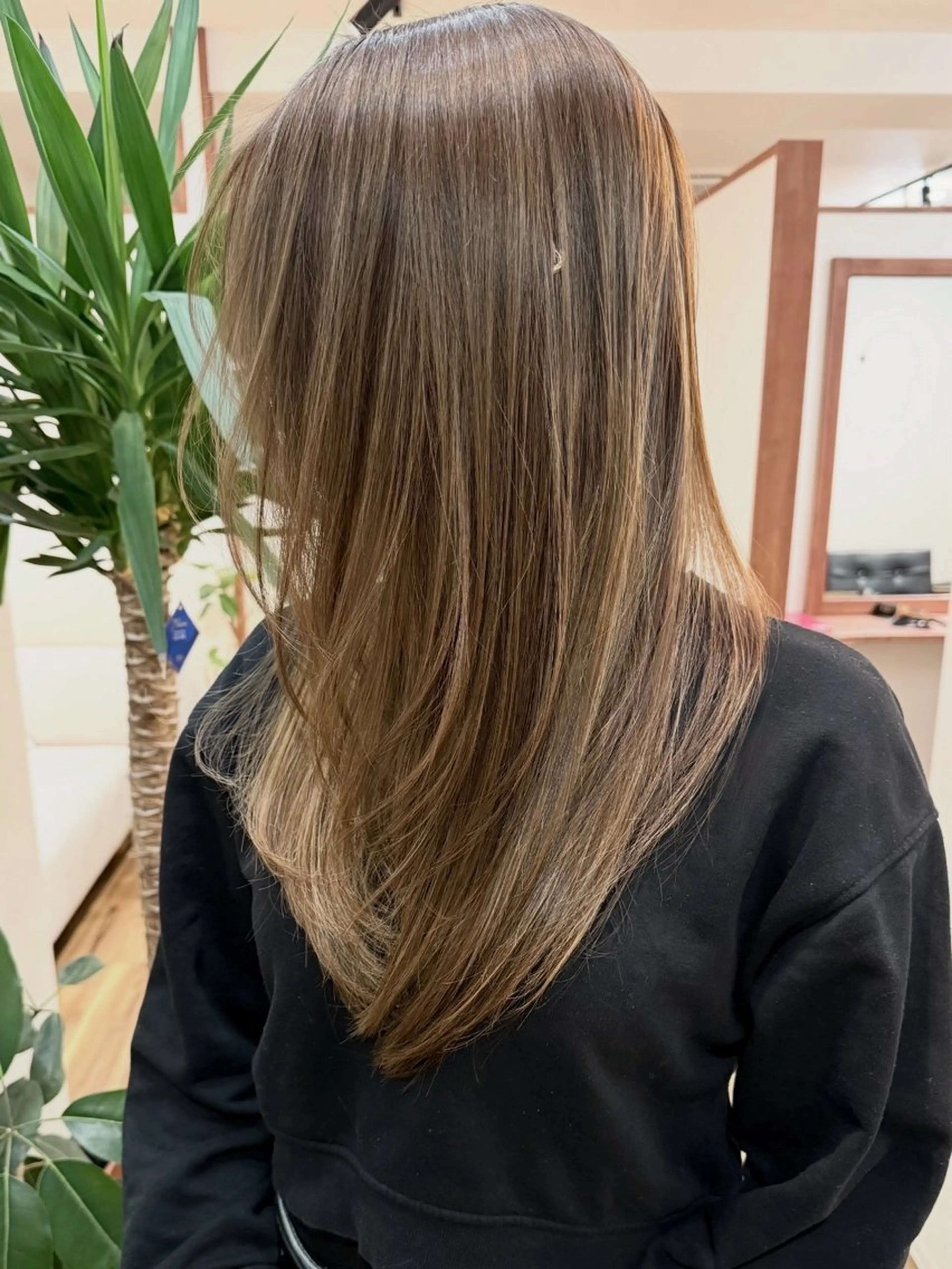 ロング カラー ベージュカラー ハイライトカラー ハイライト カット ヘアカラー トリートメント 田室 和幸のヘアスタイル