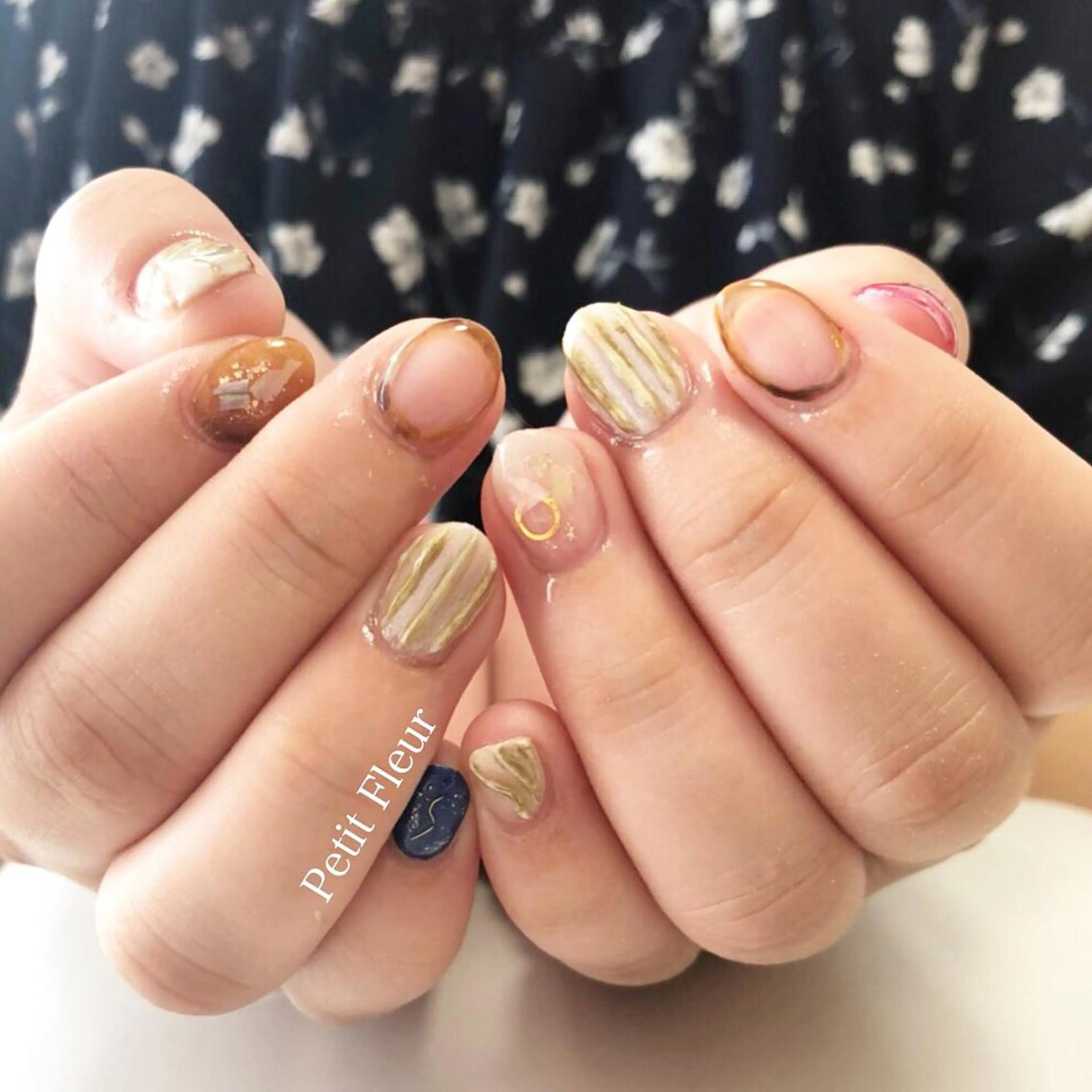 ネイル 持ち込み ニュアンスネイル ショートネイル 青柳 亜梨奈のマツエク・マツパデザイン