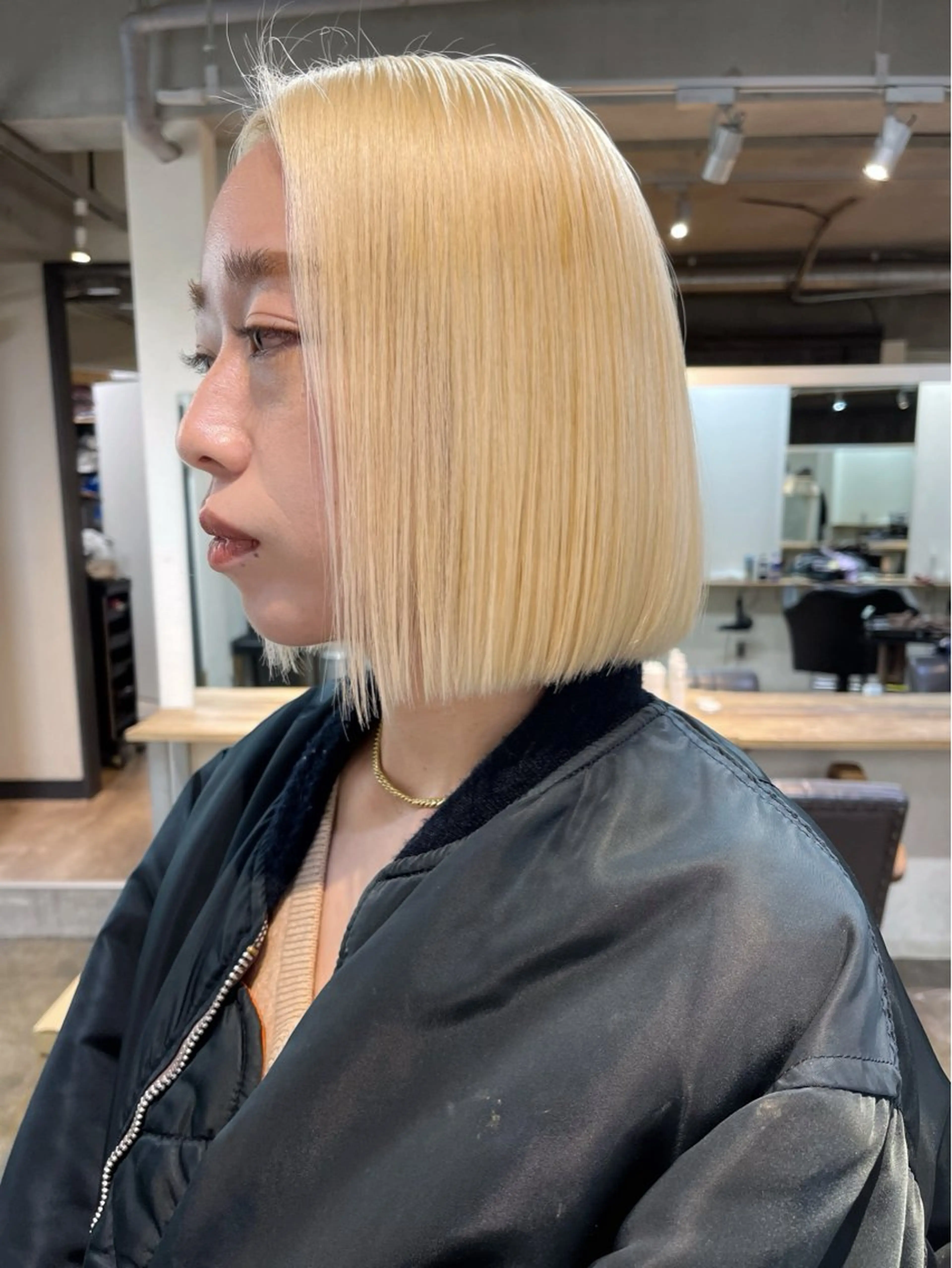ミディアム カラー ブリーチ 抜きっぱなしブロンド カット ヘアカラー トリートメント ヘアセット 安部佑哉/ハイトーン /レイヤー/ブリーチのヘアスタイル
