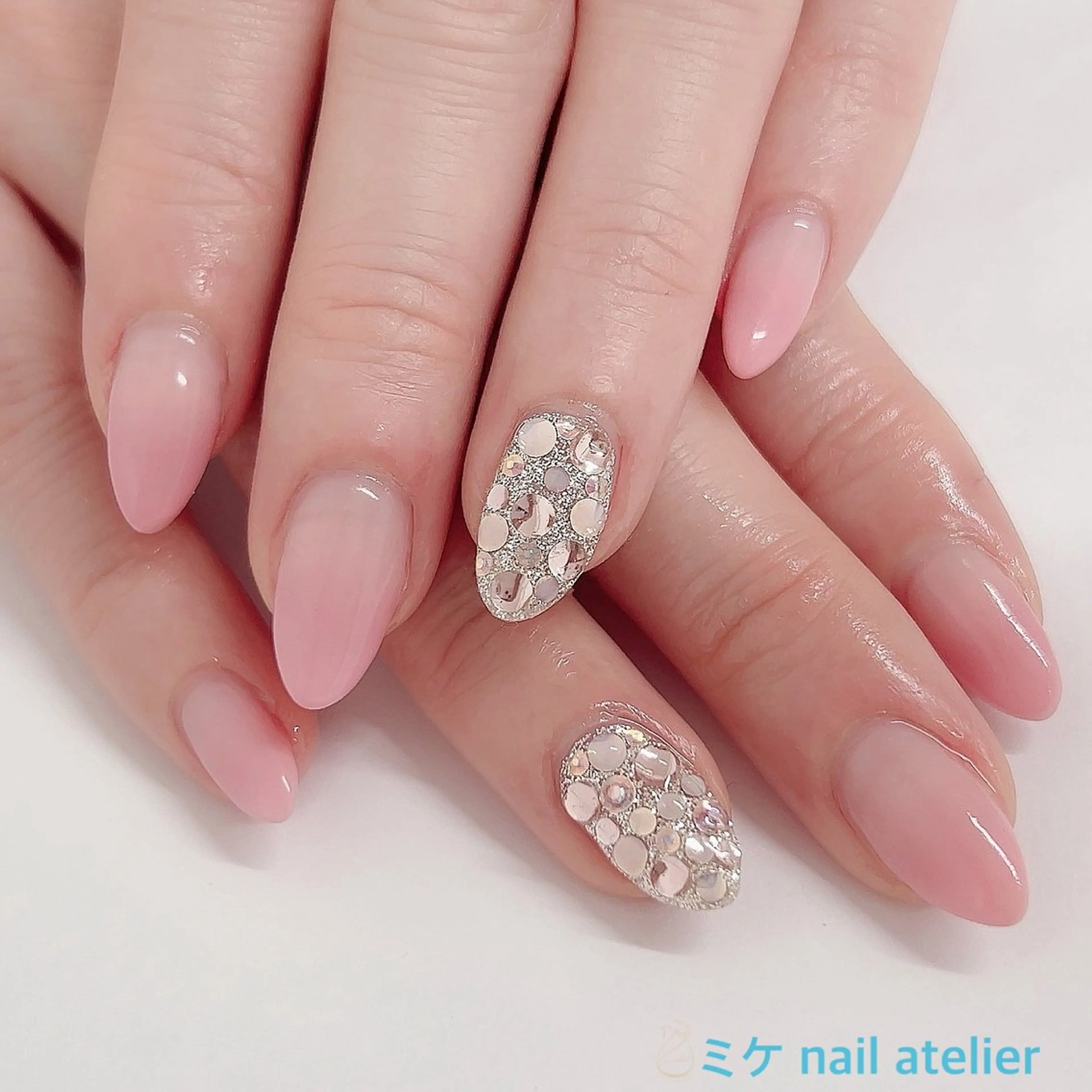ネイル ジェルネイル グラデーション ピンク ストーンネイル ハンドネイル h. rikaのネイルデザイン